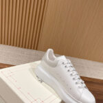 Giày Alexander Mcqueen Trắng Gót Be Vân Cá Sấu Like Auth