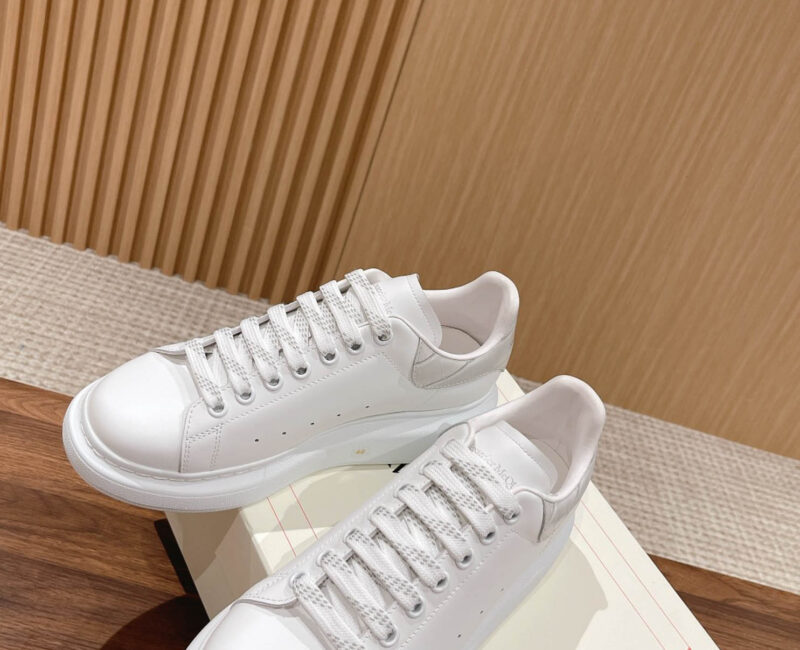 Giày Alexander Mcqueen Trắng Gót Be Vân Cá Sấu Like Auth