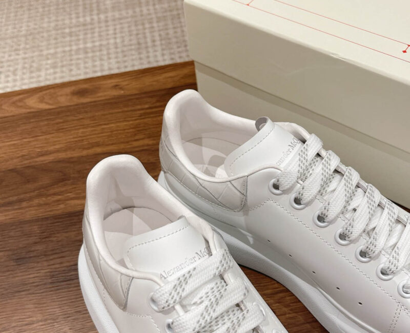 Giày Alexander Mcqueen Trắng Gót Be Vân Cá Sấu Like Auth