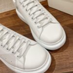 Giày Alexander Mcqueen Trắng Gót Be Vân Cá Sấu Like Auth