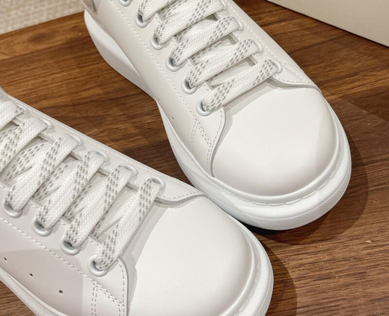 Giày Alexander Mcqueen Trắng Gót Be Vân Cá Sấu Like Auth