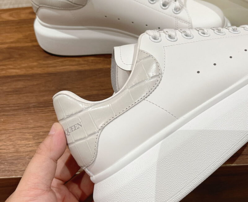 Giày Alexander Mcqueen Trắng Gót Be Vân Cá Sấu Like Auth