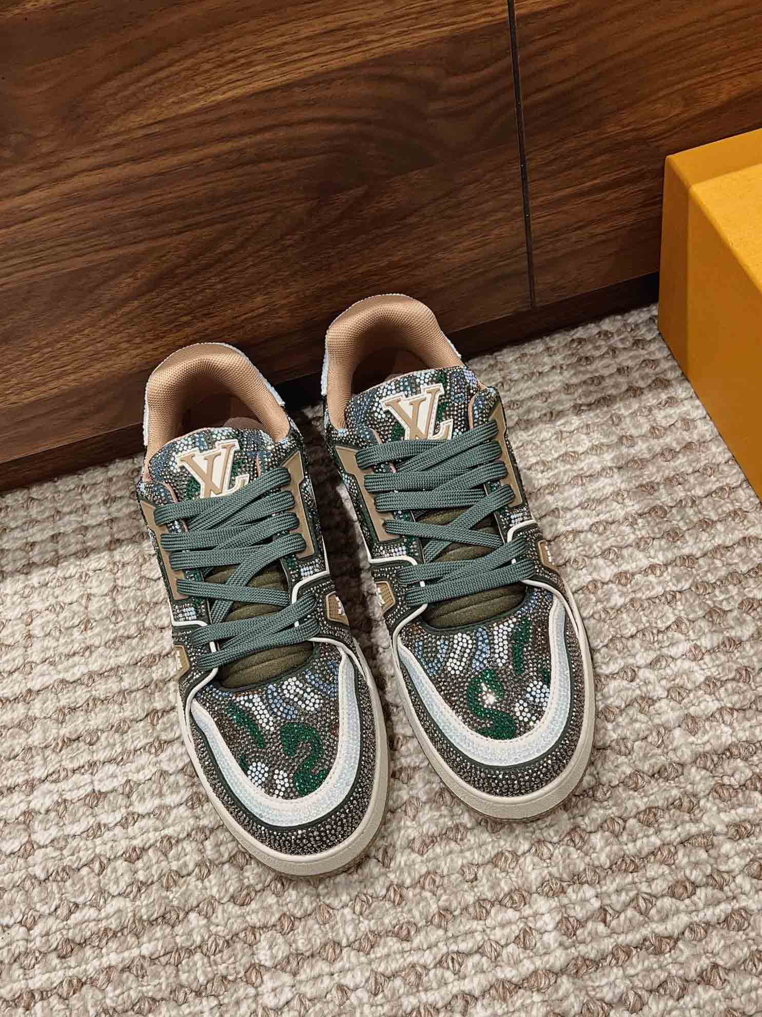 Giày Louis Vuitton Lv Trainer #54 Khaki Green Strass