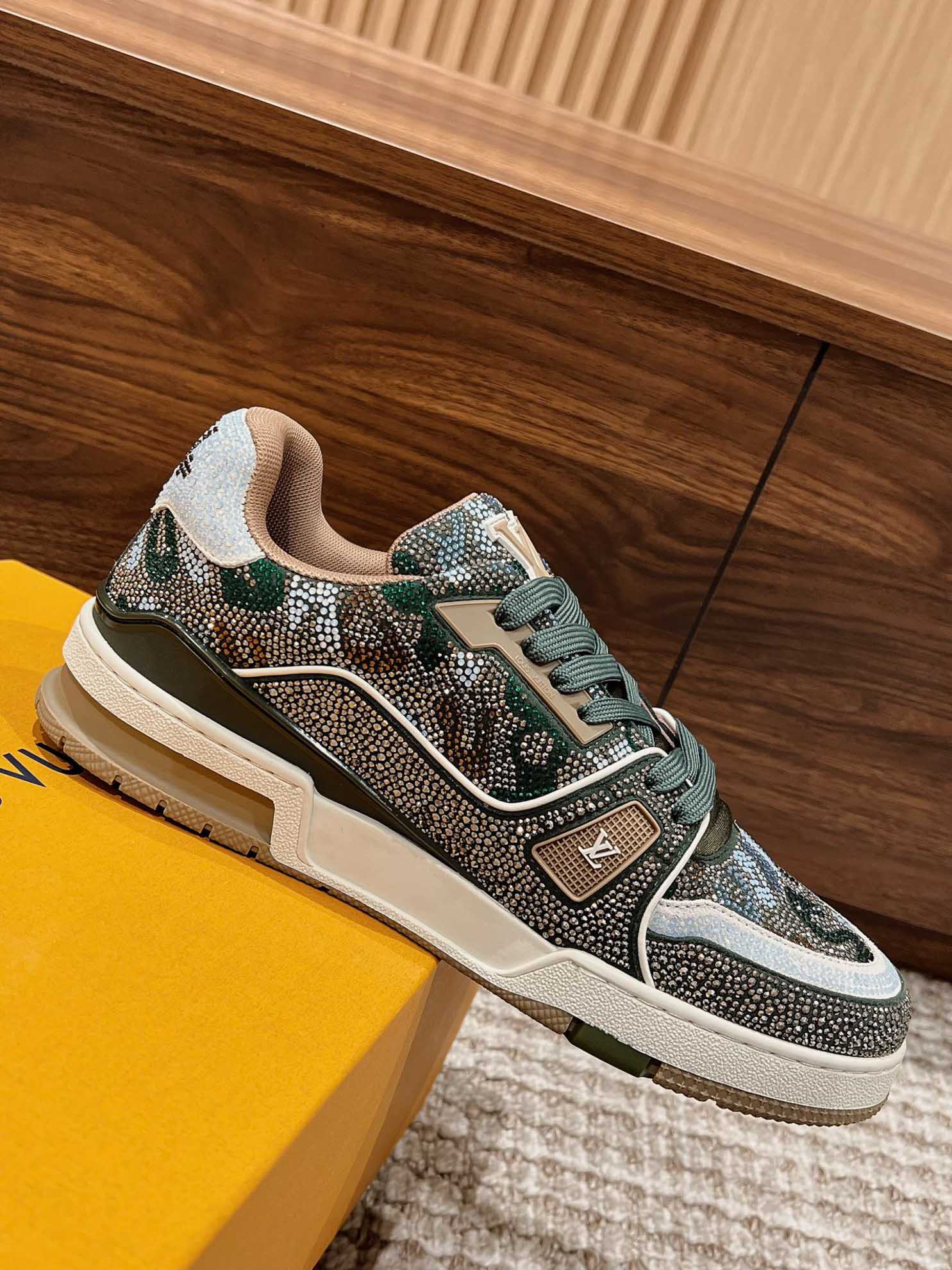 Giày Louis Vuitton Lv Trainer #54 Khaki Green Strass