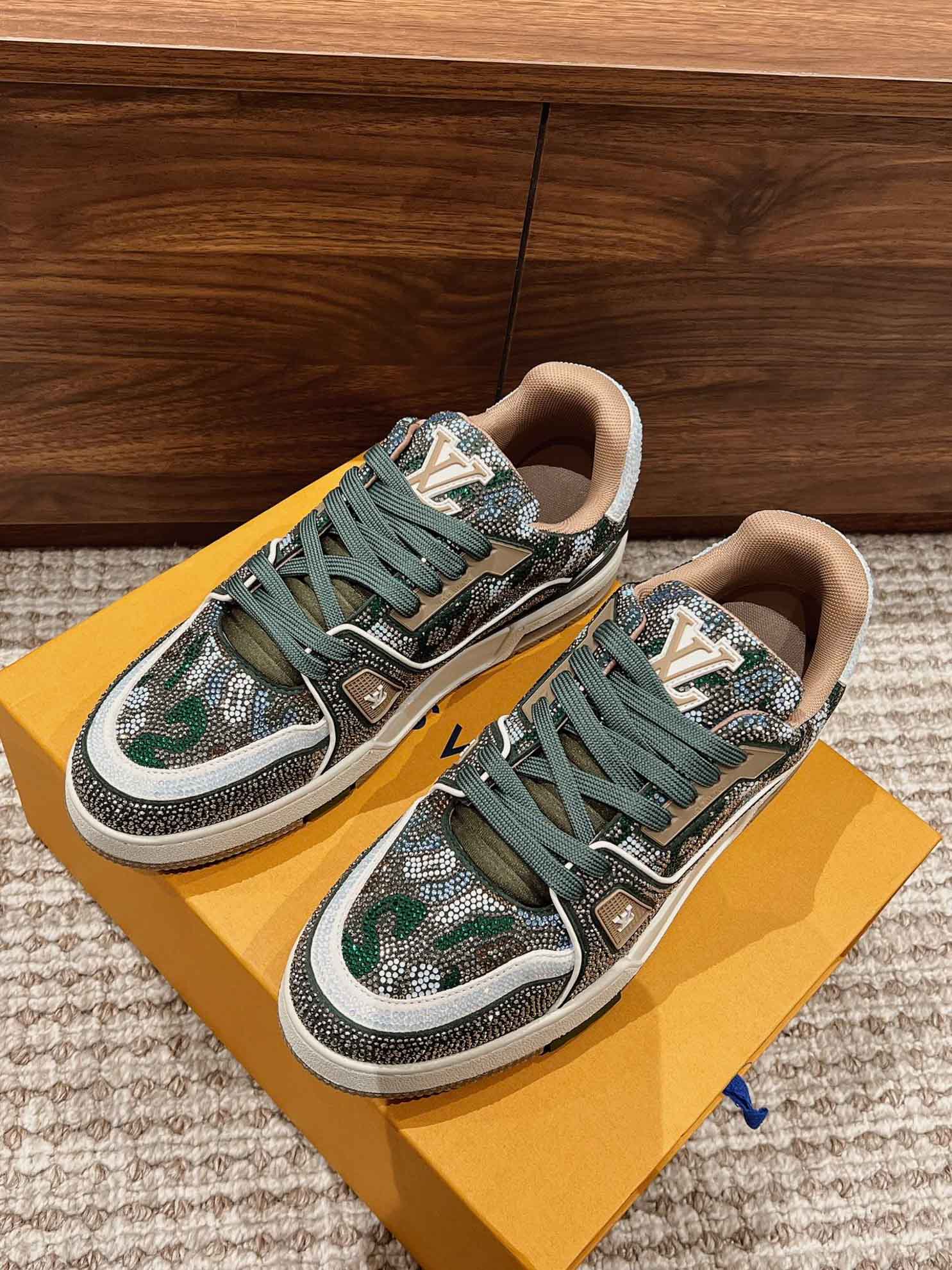 Giày Louis Vuitton Lv Trainer #54 Khaki Green Strass