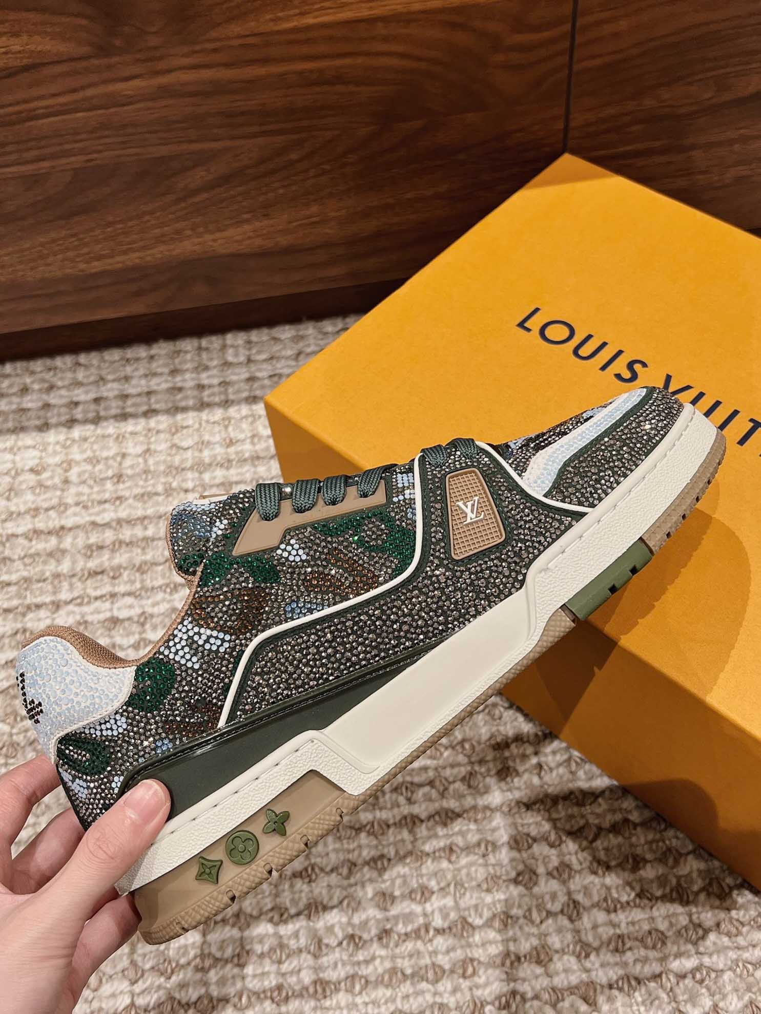 Giày Louis Vuitton Lv Trainer #54 Khaki Green Strass