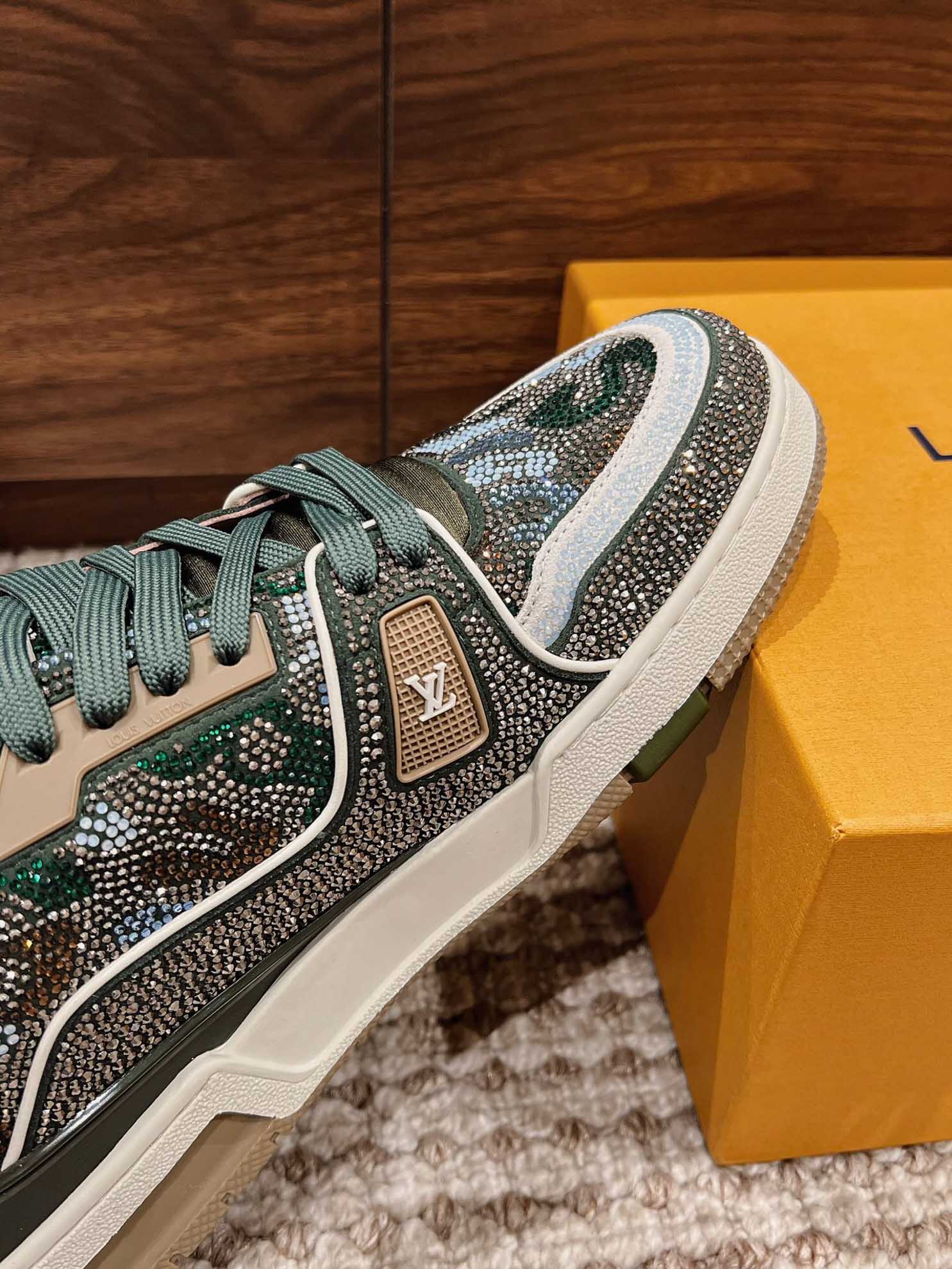 Giày Louis Vuitton Lv Trainer #54 Khaki Green Strass