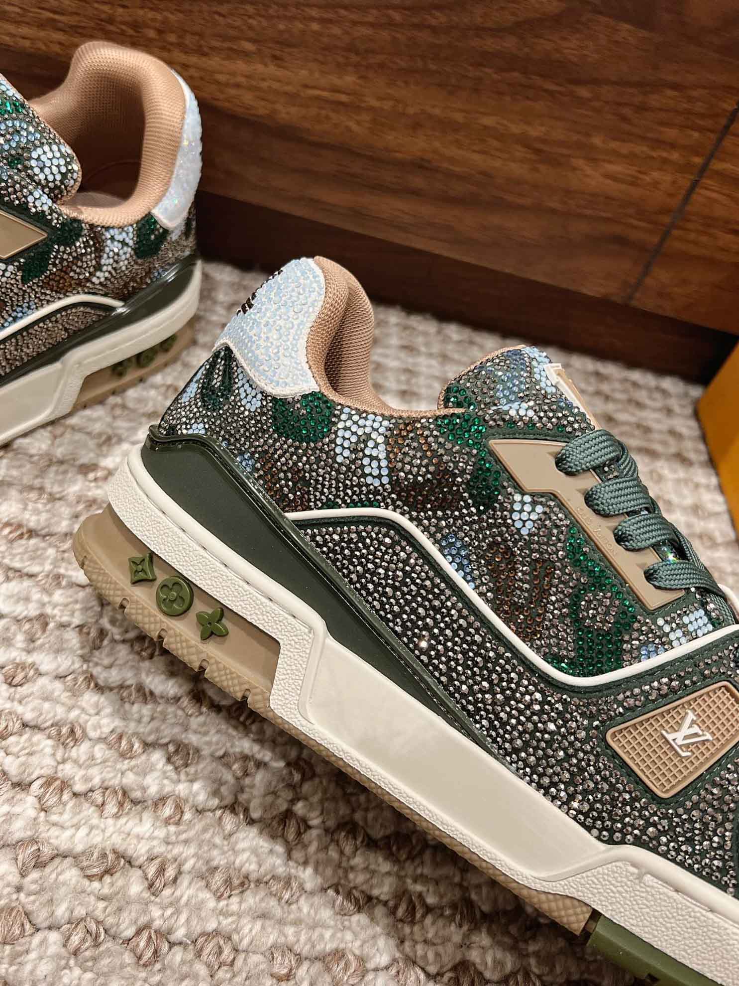 Giày Louis Vuitton Lv Trainer #54 Khaki Green Strass