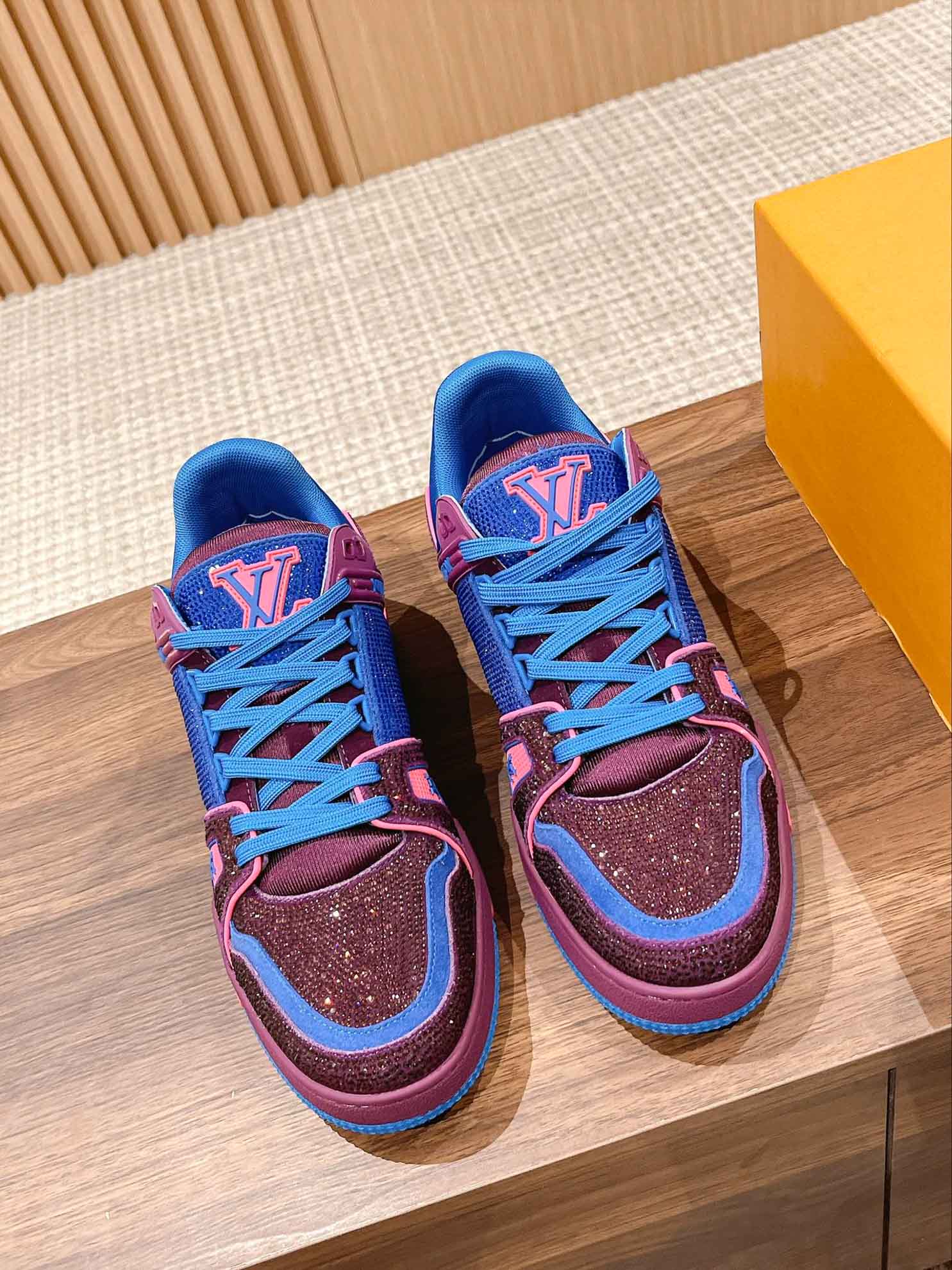 Giày Louis Vuitton LV Trainer Monogram Blue Strass