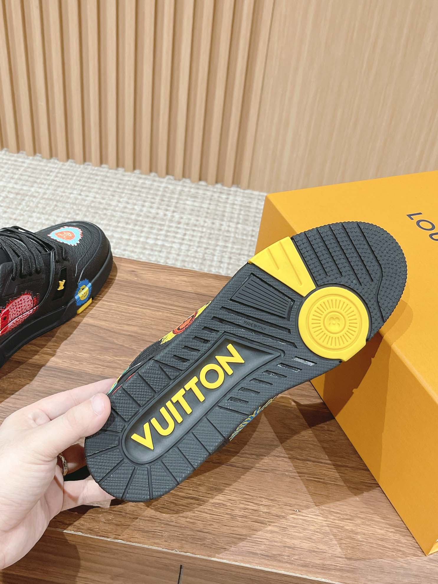 Giày Louis Vuitton x Yayoi Kusama Trainer Black Print Best Quality