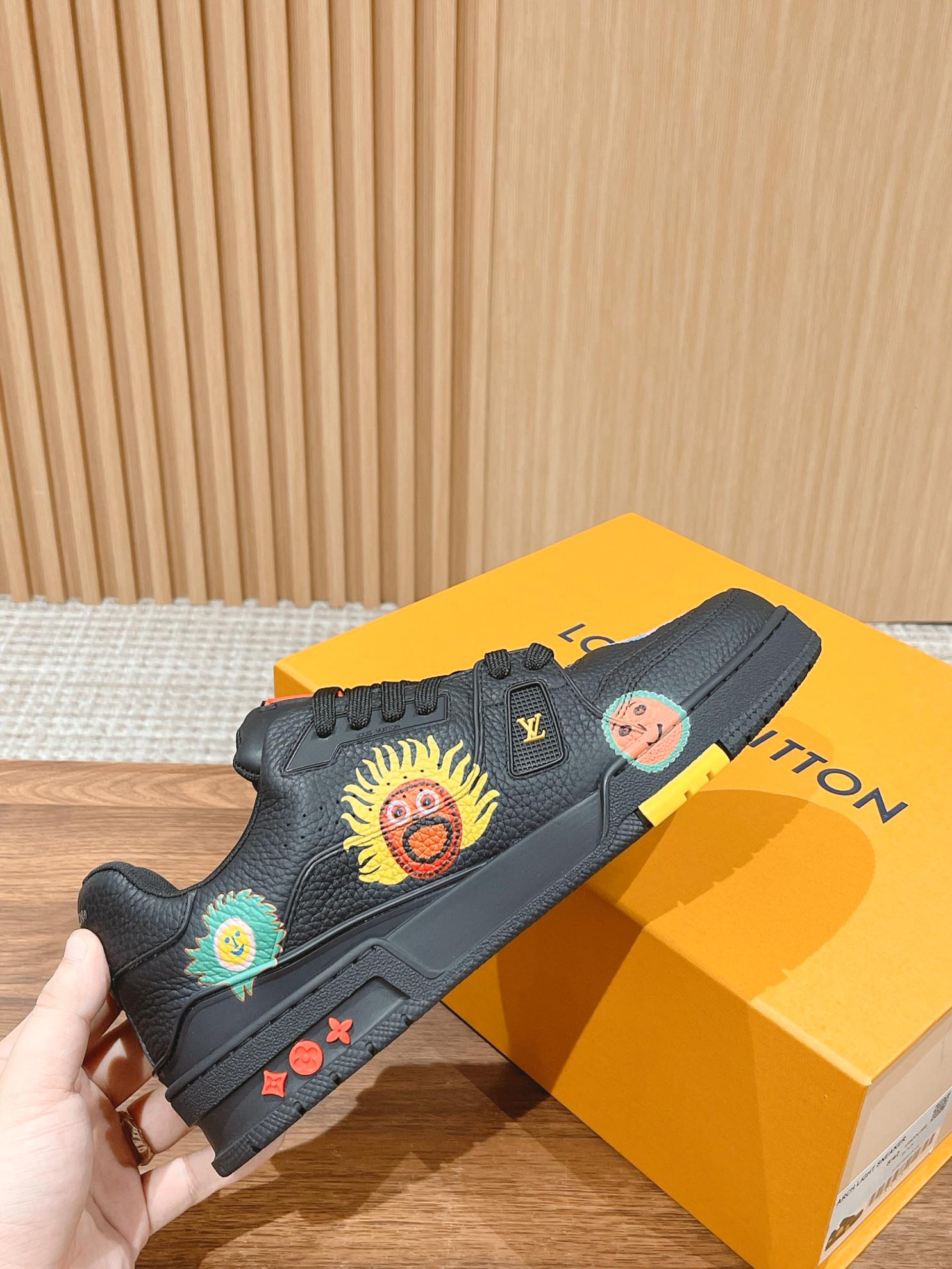 Giày Louis Vuitton x Yayoi Kusama Trainer Black Print Best Quality