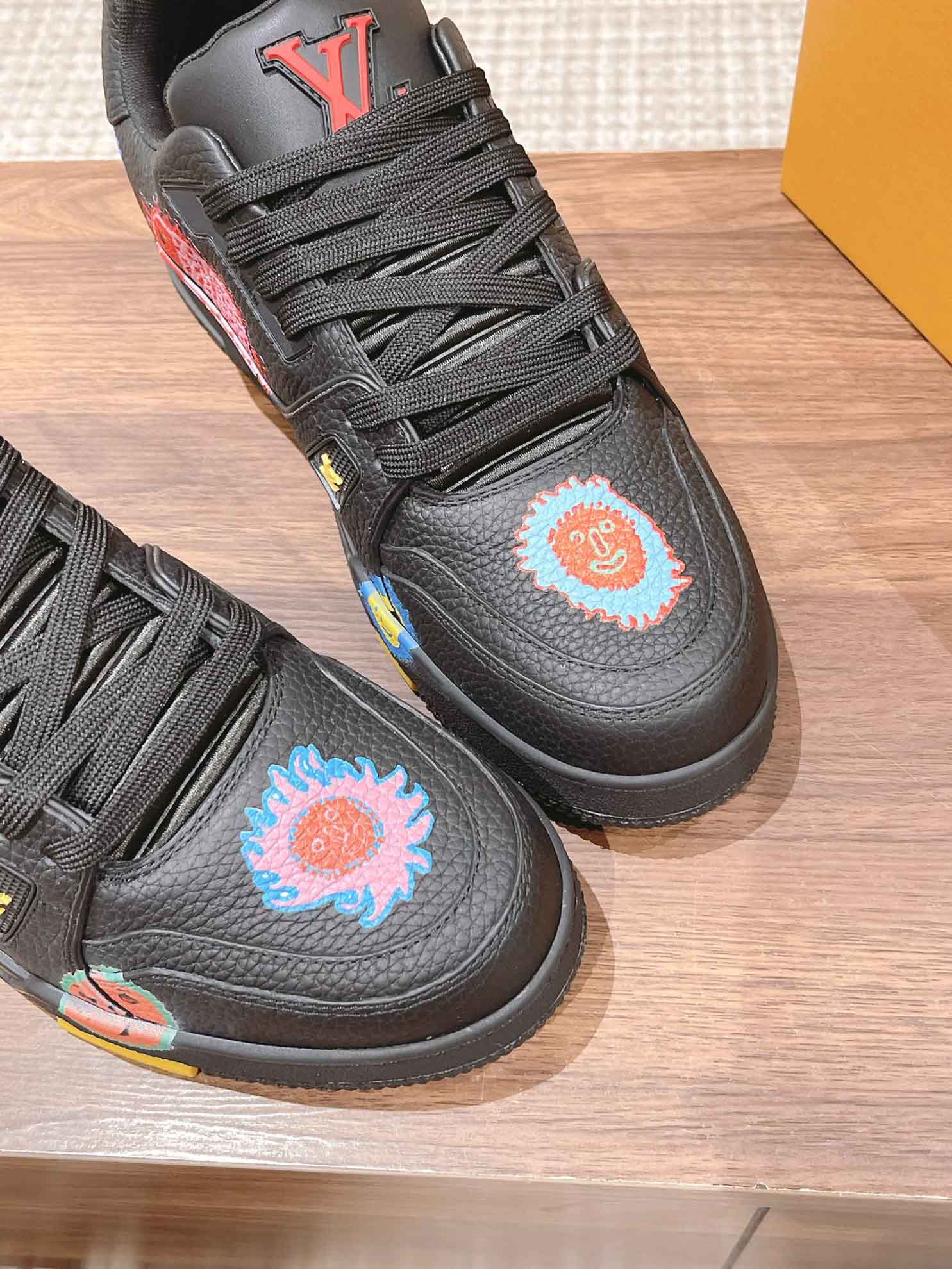 Giày Louis Vuitton x Yayoi Kusama Trainer Black Print Best Quality
