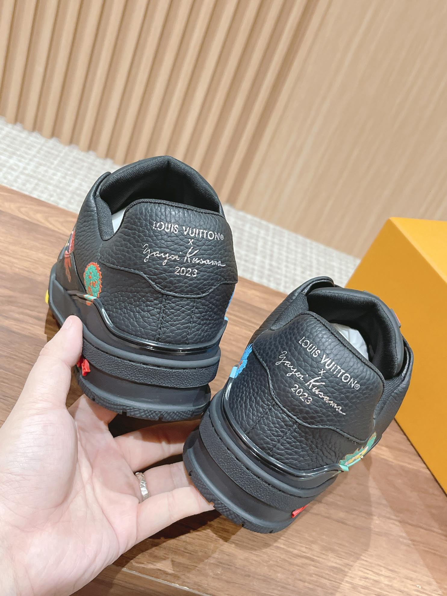 Giày Louis Vuitton x Yayoi Kusama Trainer Black Print Best Quality