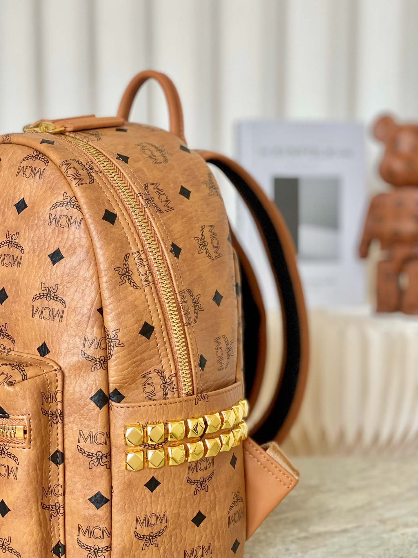 Balo MCM Stark Side Studs Visetos màu Cognac Small