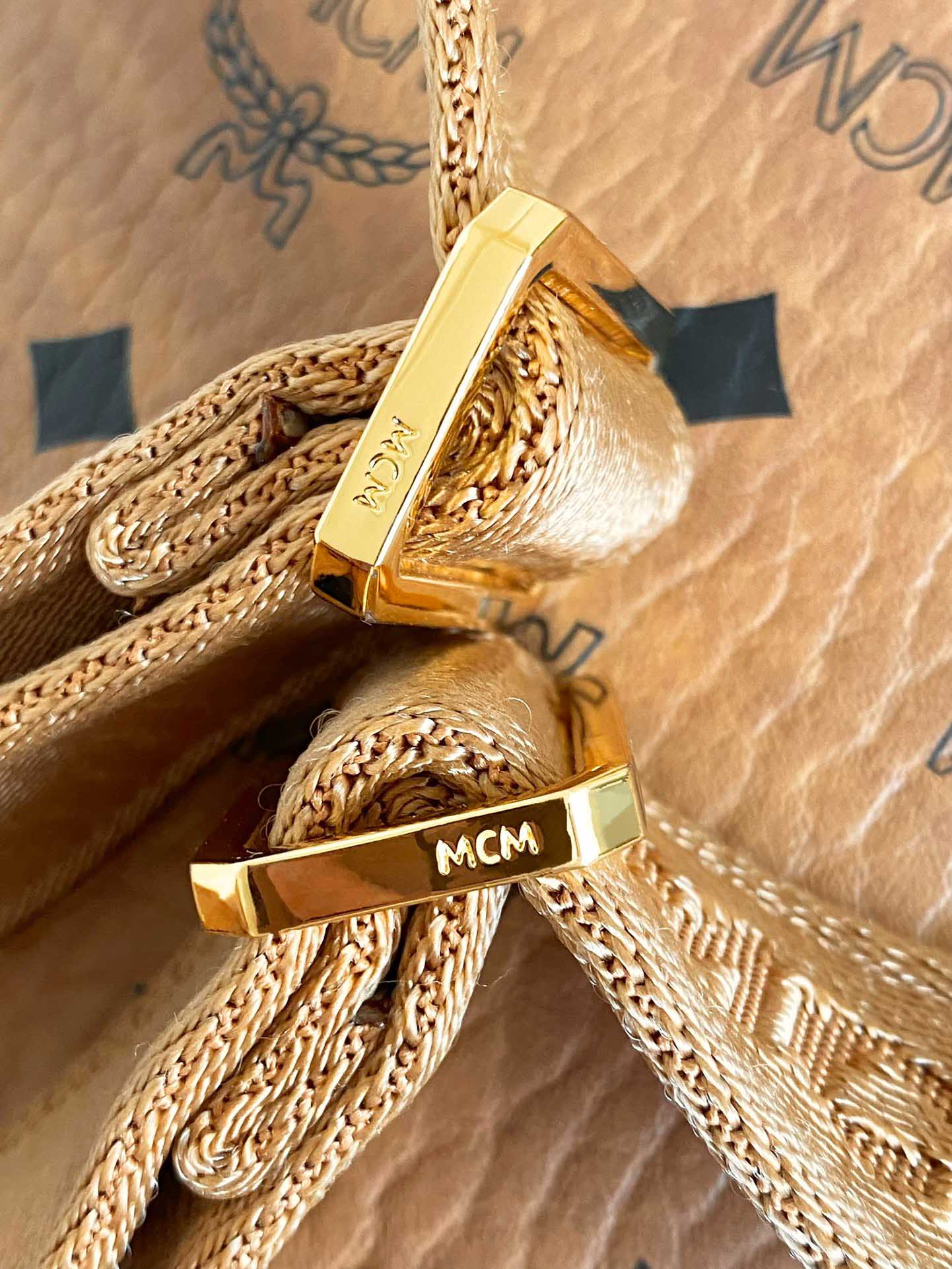 Balo MCM Stark Side Studs Visetos màu Cognac Small