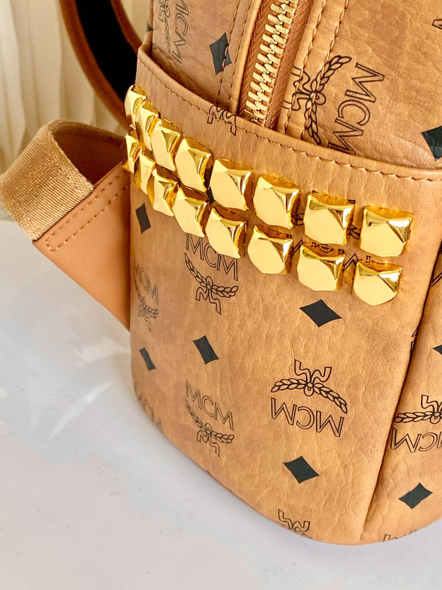 Balo MCM Stark Side Studs Visetos màu Cognac Small