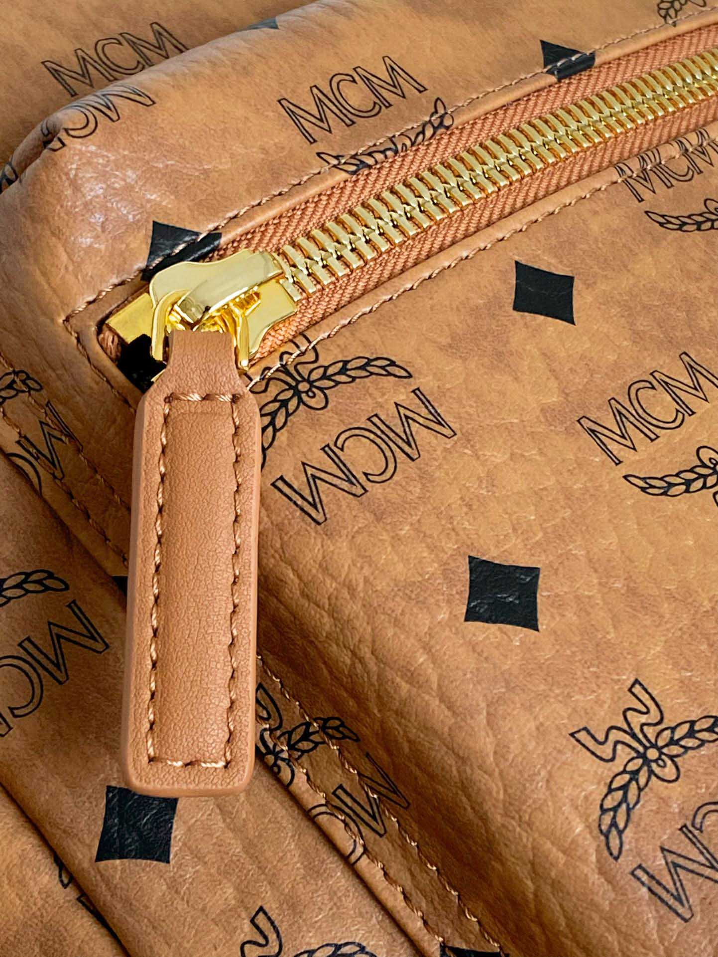 Balo MCM Stark Side Studs Visetos màu Cognac Small