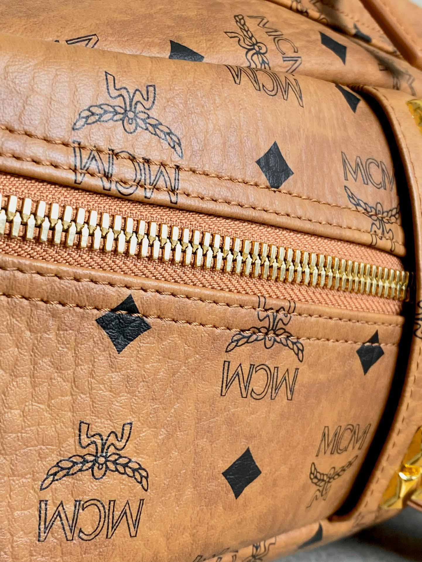 Balo MCM Stark Side Studs Visetos màu Cognac Small