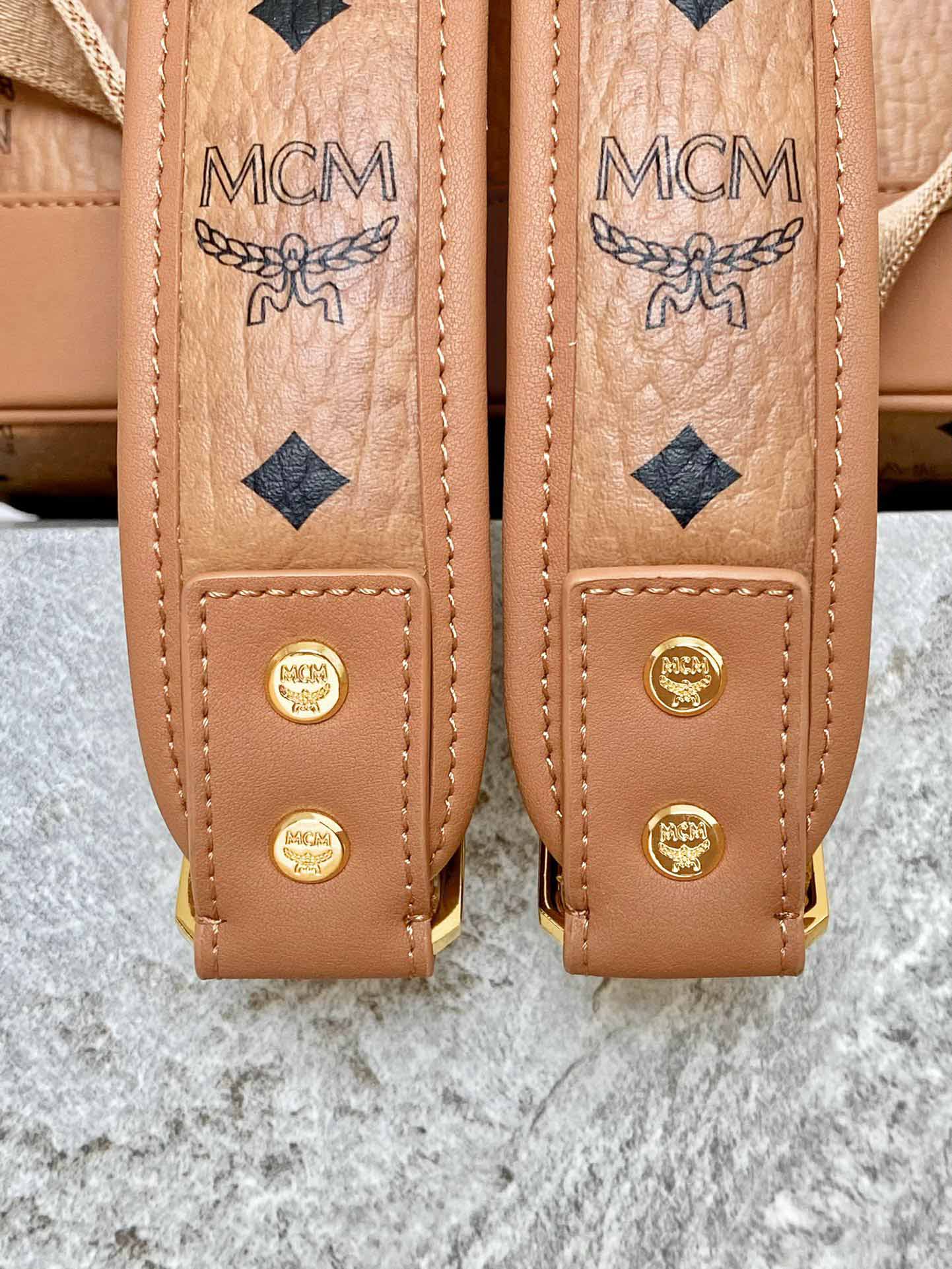 Balo MCM Stark Side Studs Visetos màu Cognac Small