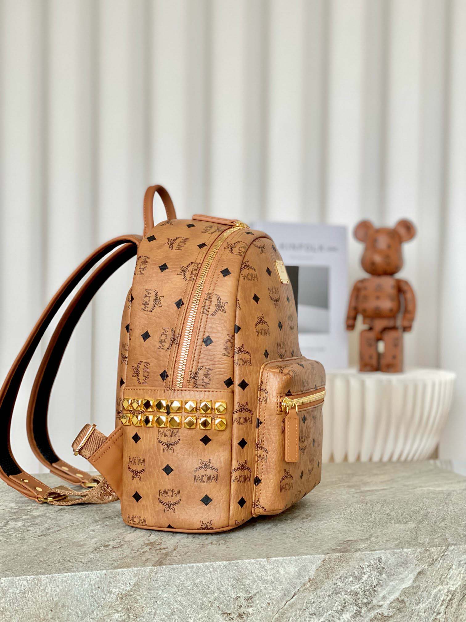 Balo MCM Stark Side Studs Visetos màu Cognac Small