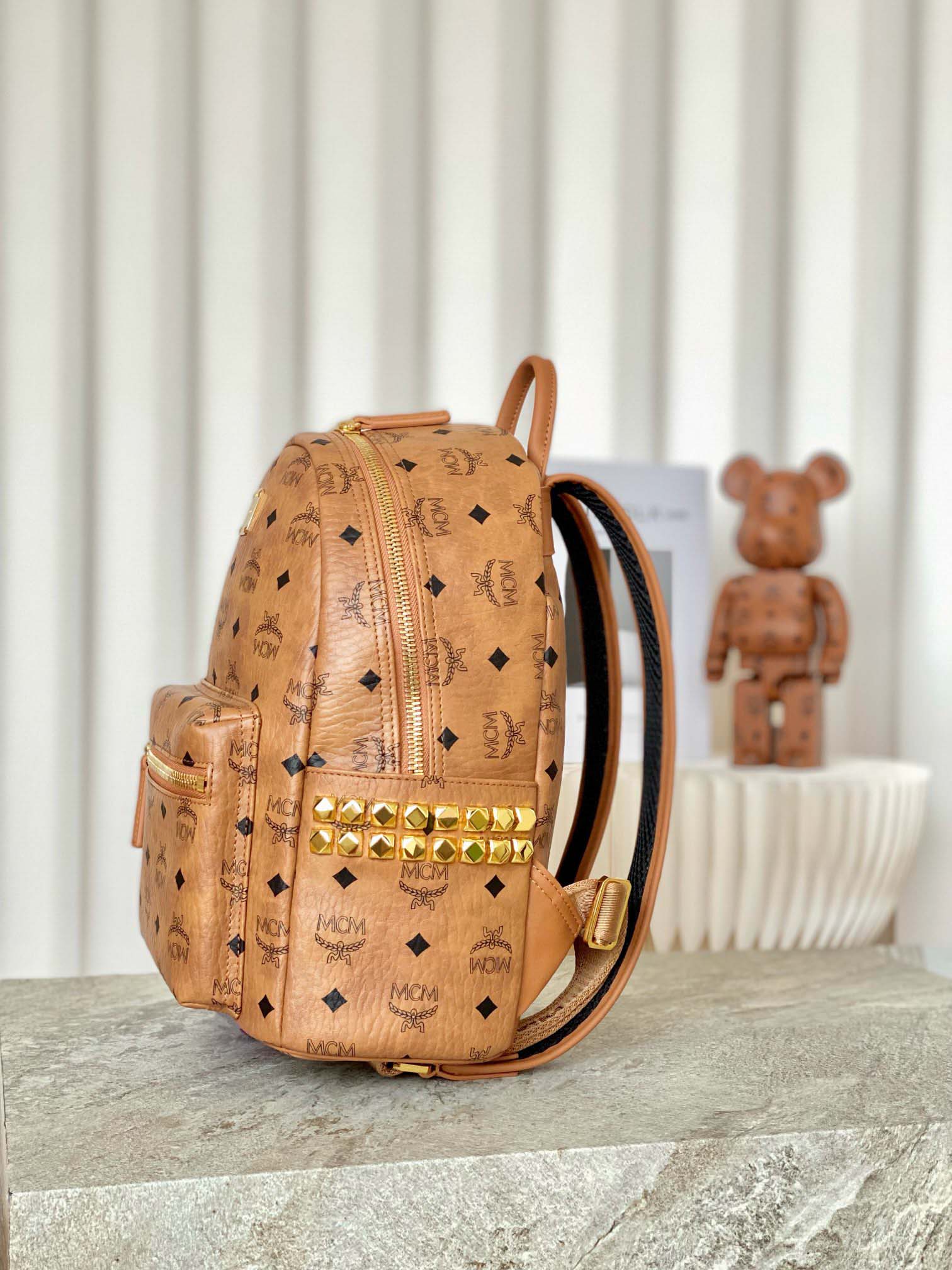 Balo MCM Stark Side Studs Visetos màu Cognac Small