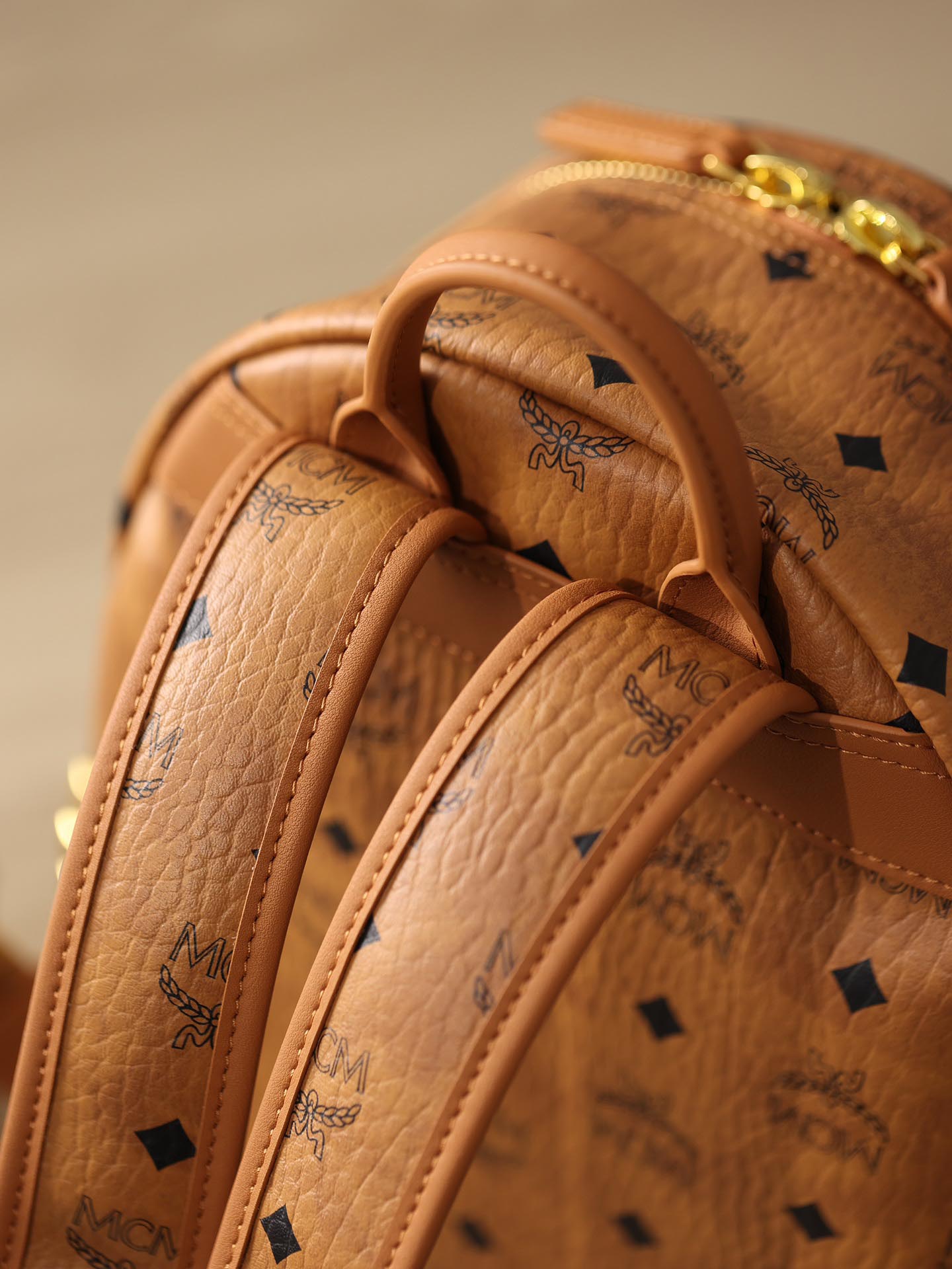 Balo MCM Stark Side Studs Visetos màu Cognac Medium Best Quality