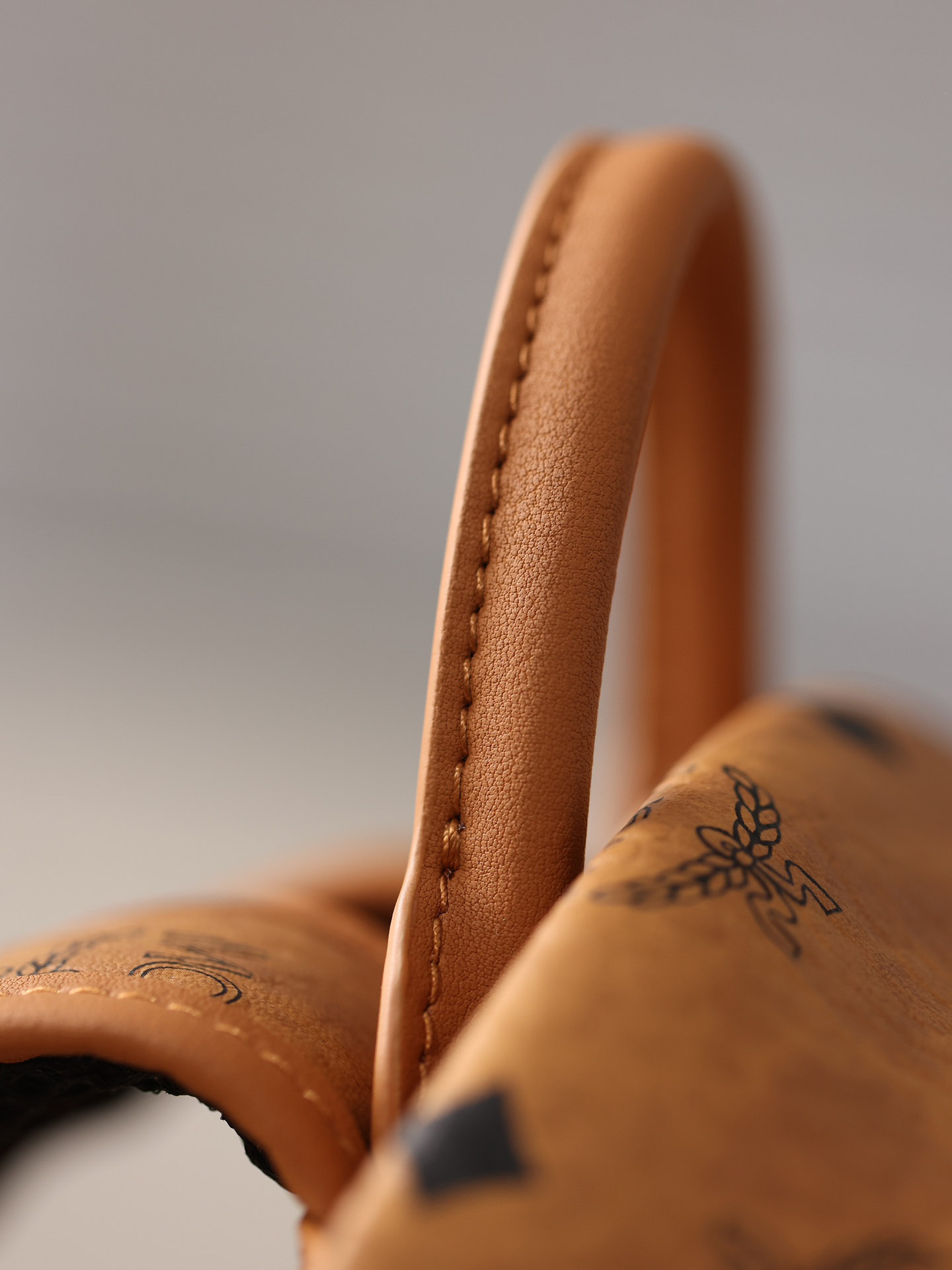 Balo MCM Stark Side Studs Visetos màu Cognac Medium Best Quality
