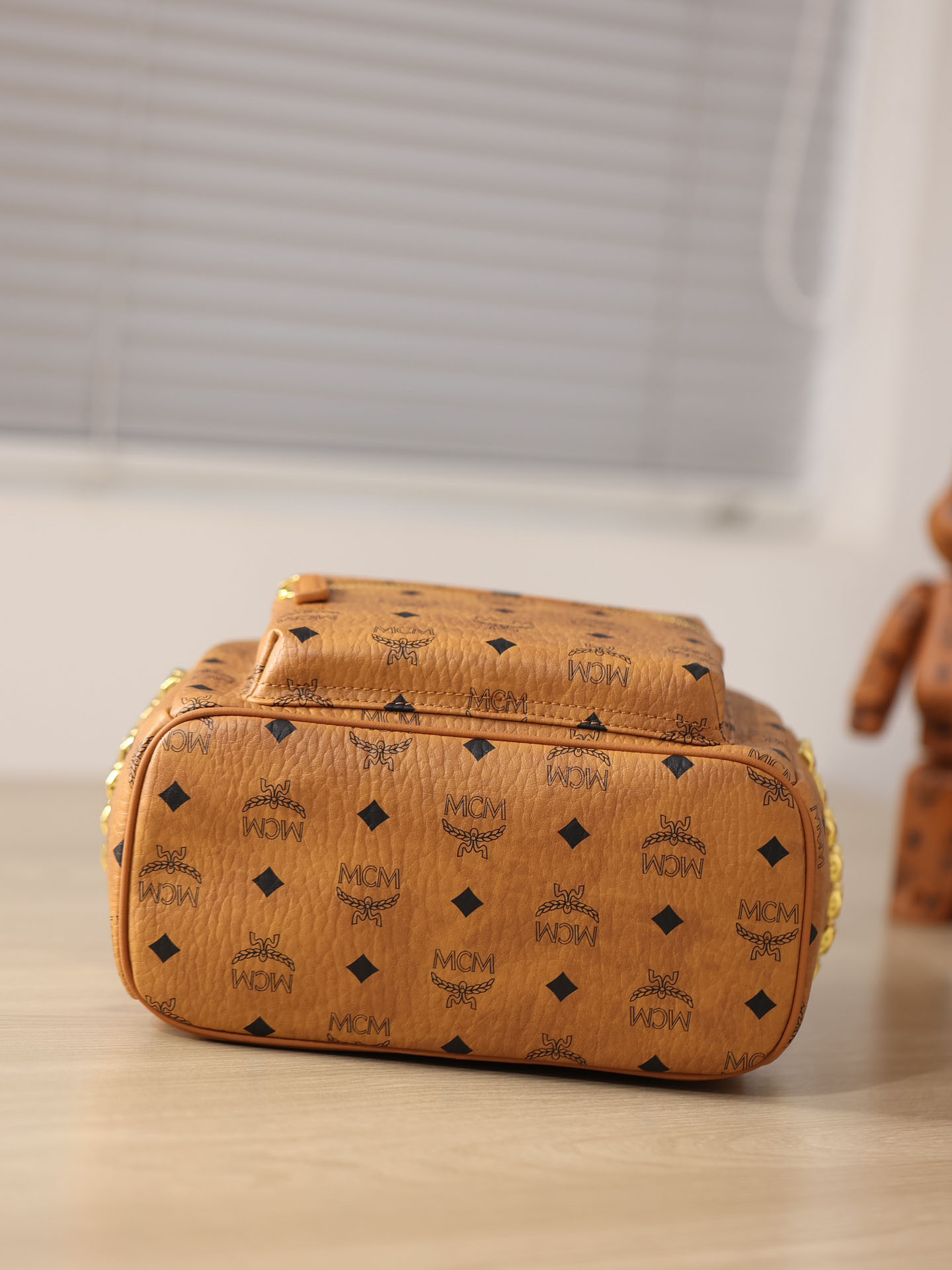 Balo MCM Stark Side Studs Visetos màu Cognac Medium Best Quality