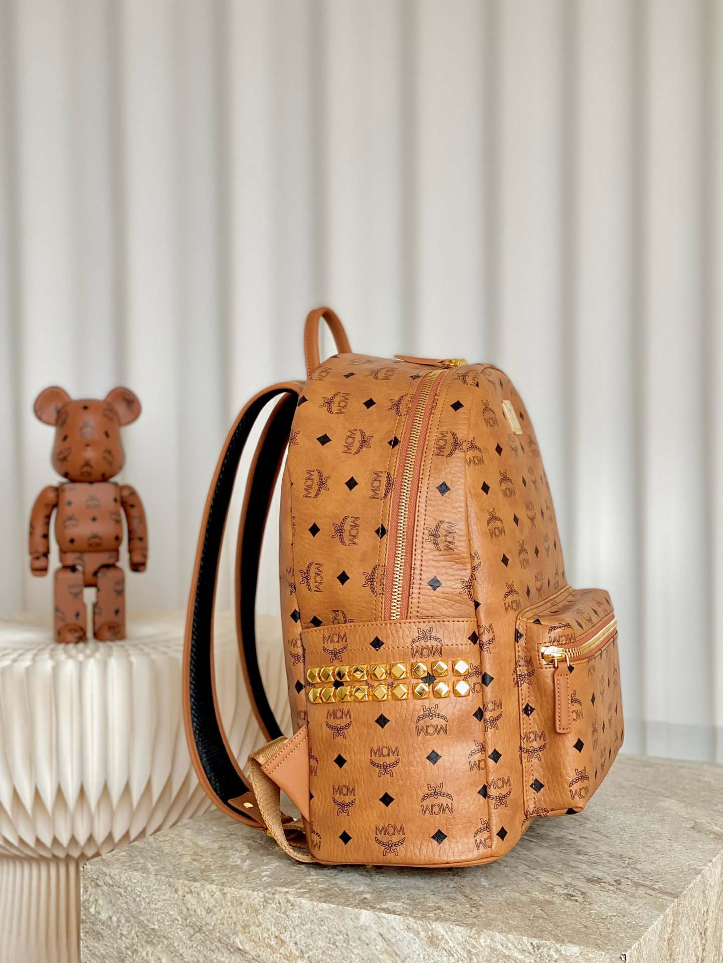 Balo MCM Stark Side Studs Visetos màu Cognac Medium Best Quality