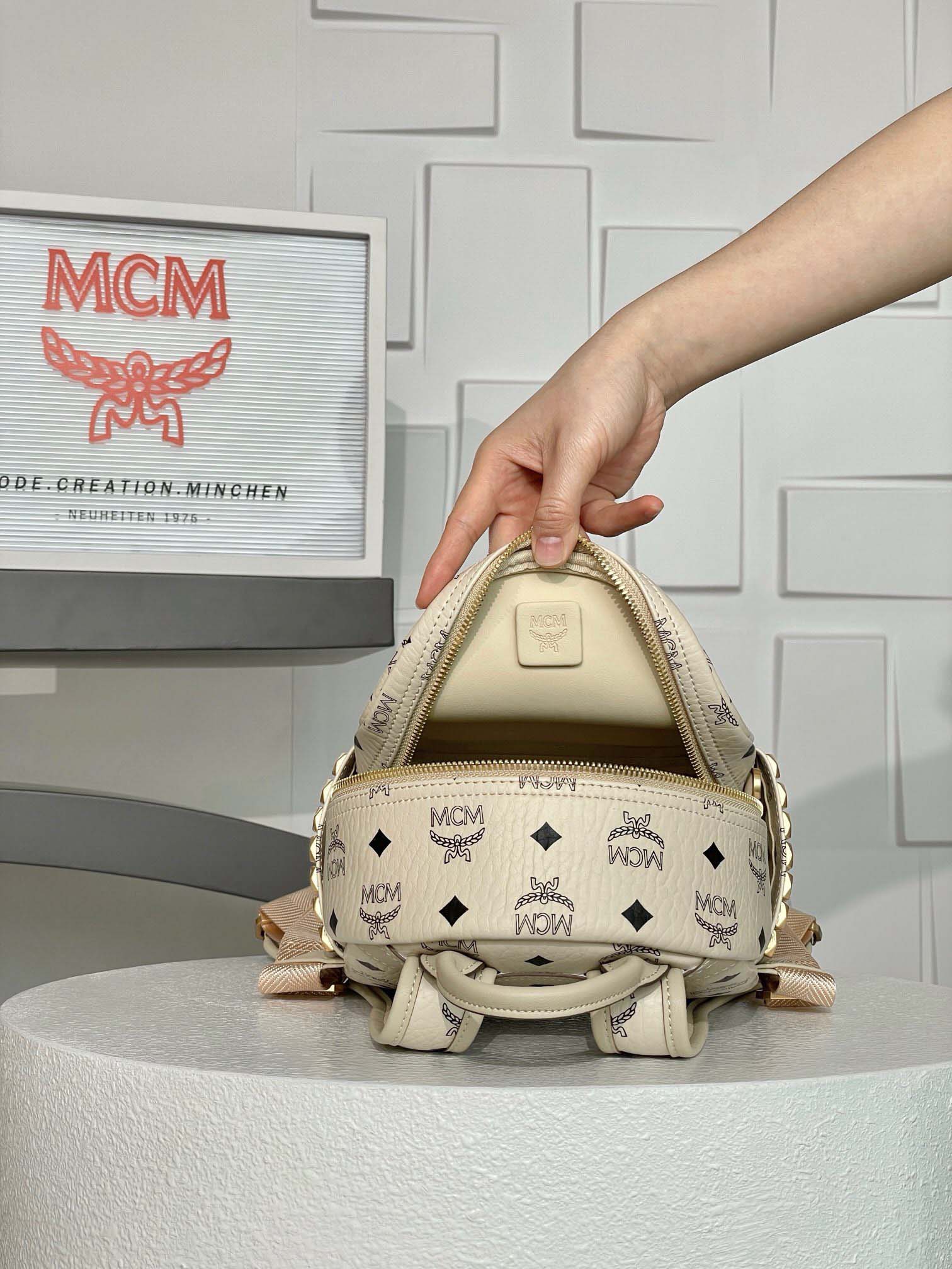 Balo MCM Stark Side Studs White Mini Best Quality