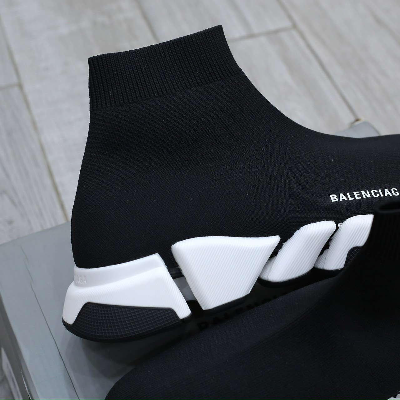 Giày Balenciaga Man Black And White Speed 2.0 Best Quality