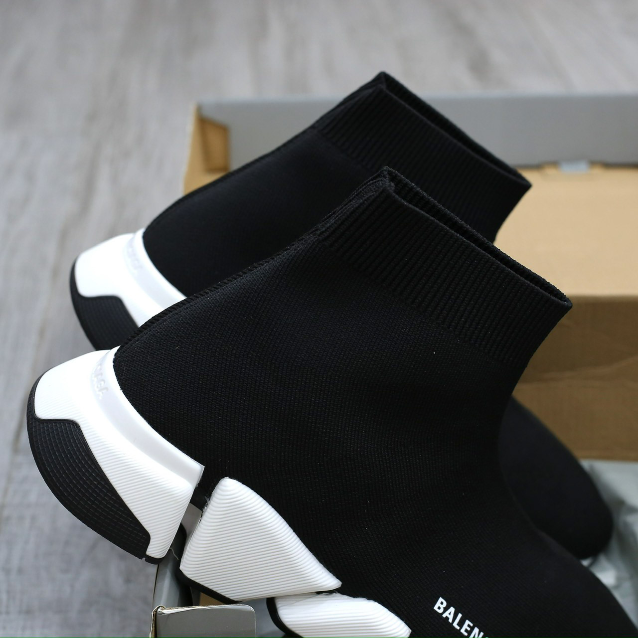 Giày Balenciaga Man Black And White Speed 2.0 Best Quality