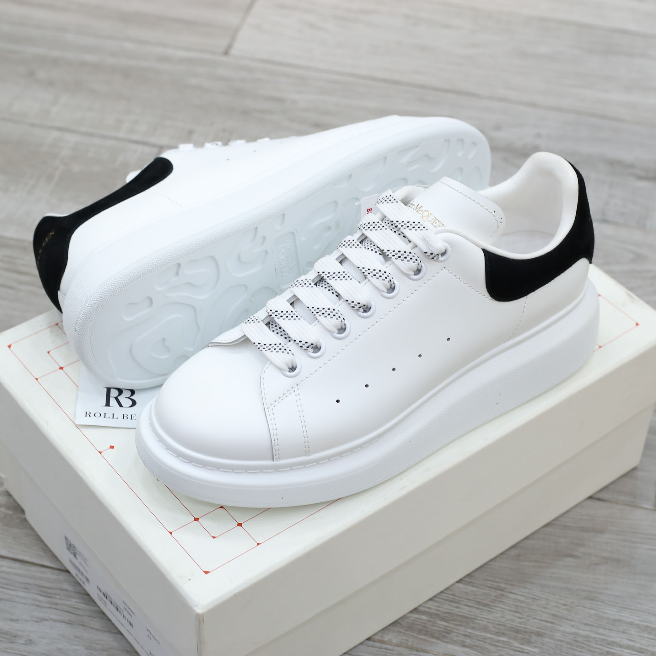 Giày Alexander Mcqueen Oversized gót Nhung Đen SS24 Best Quality