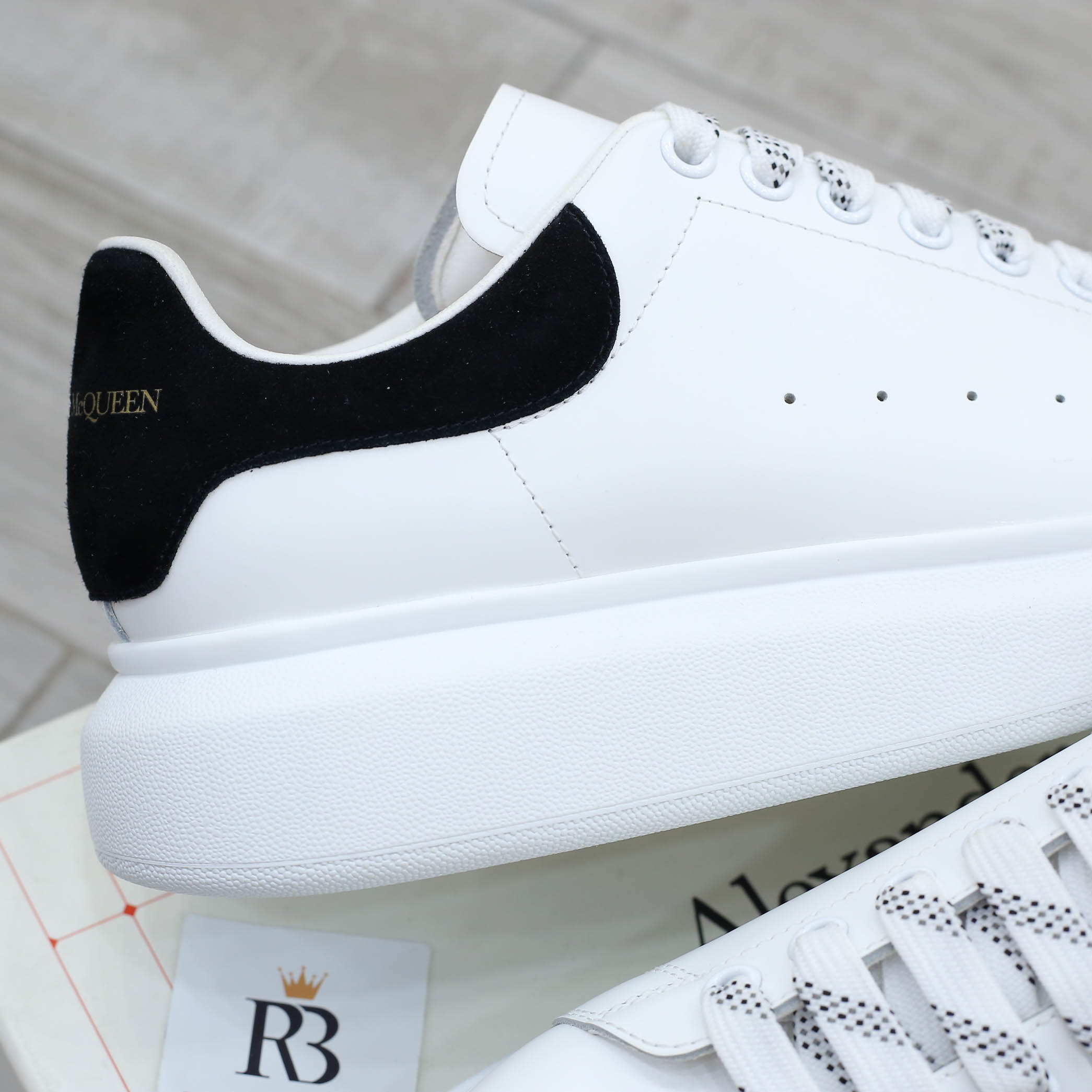 Giày Alexander Mcqueen Oversized gót Nhung Đen SS24 Best Quality