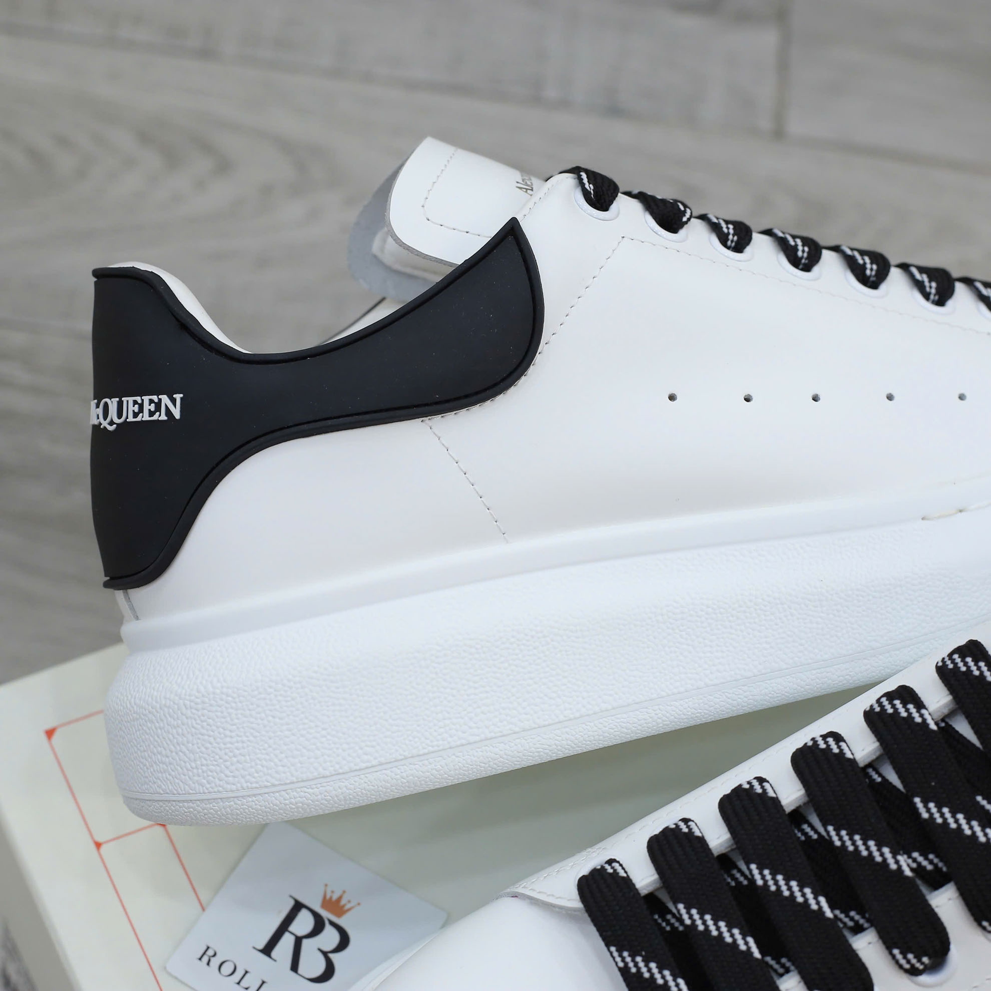 Giày Alexander Mcqueen Oversized Trắng Gót Chữ Trắng Nổi Best Quality