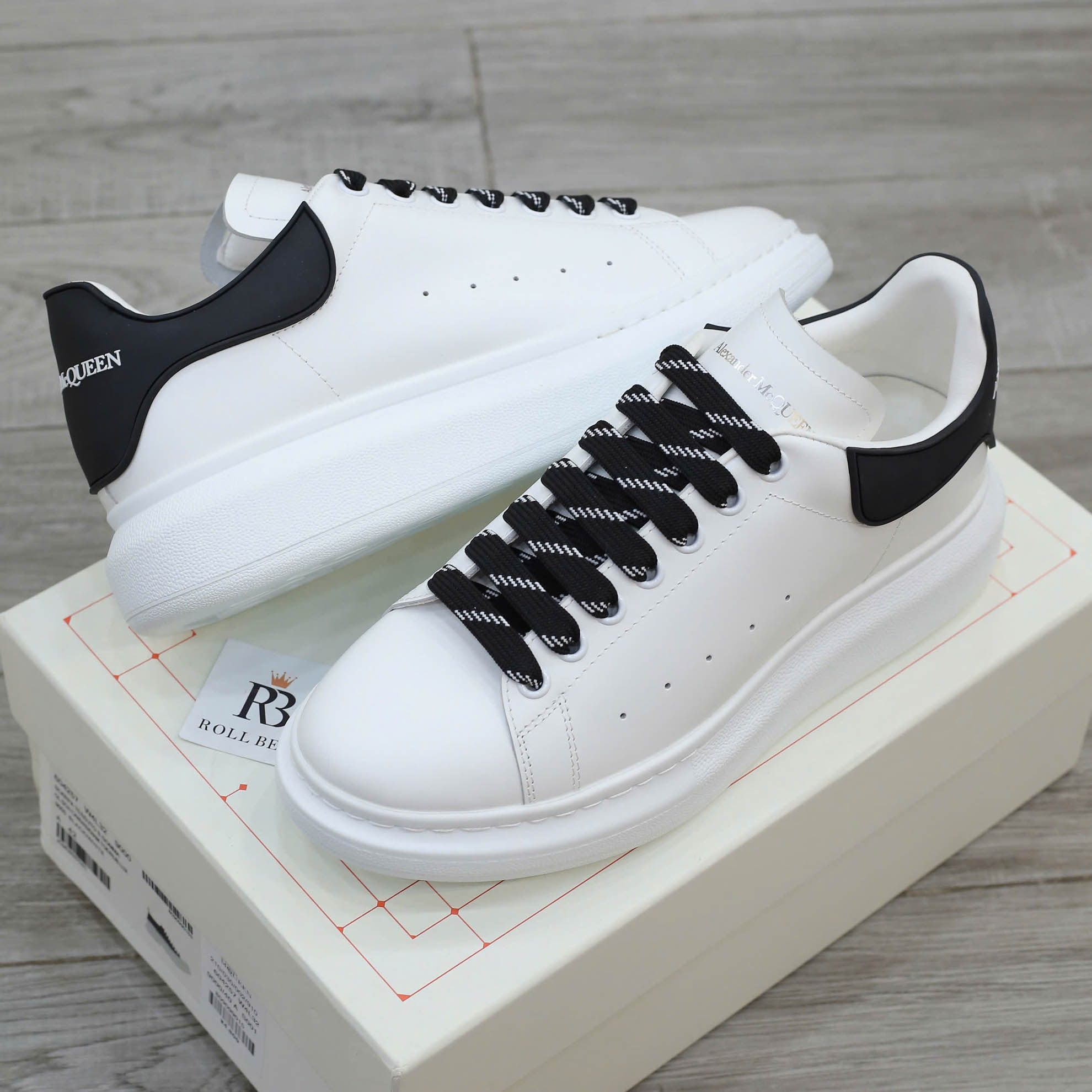 Giày Alexander Mcqueen Oversized Trắng Gót Chữ Trắng Nổi Best Quality