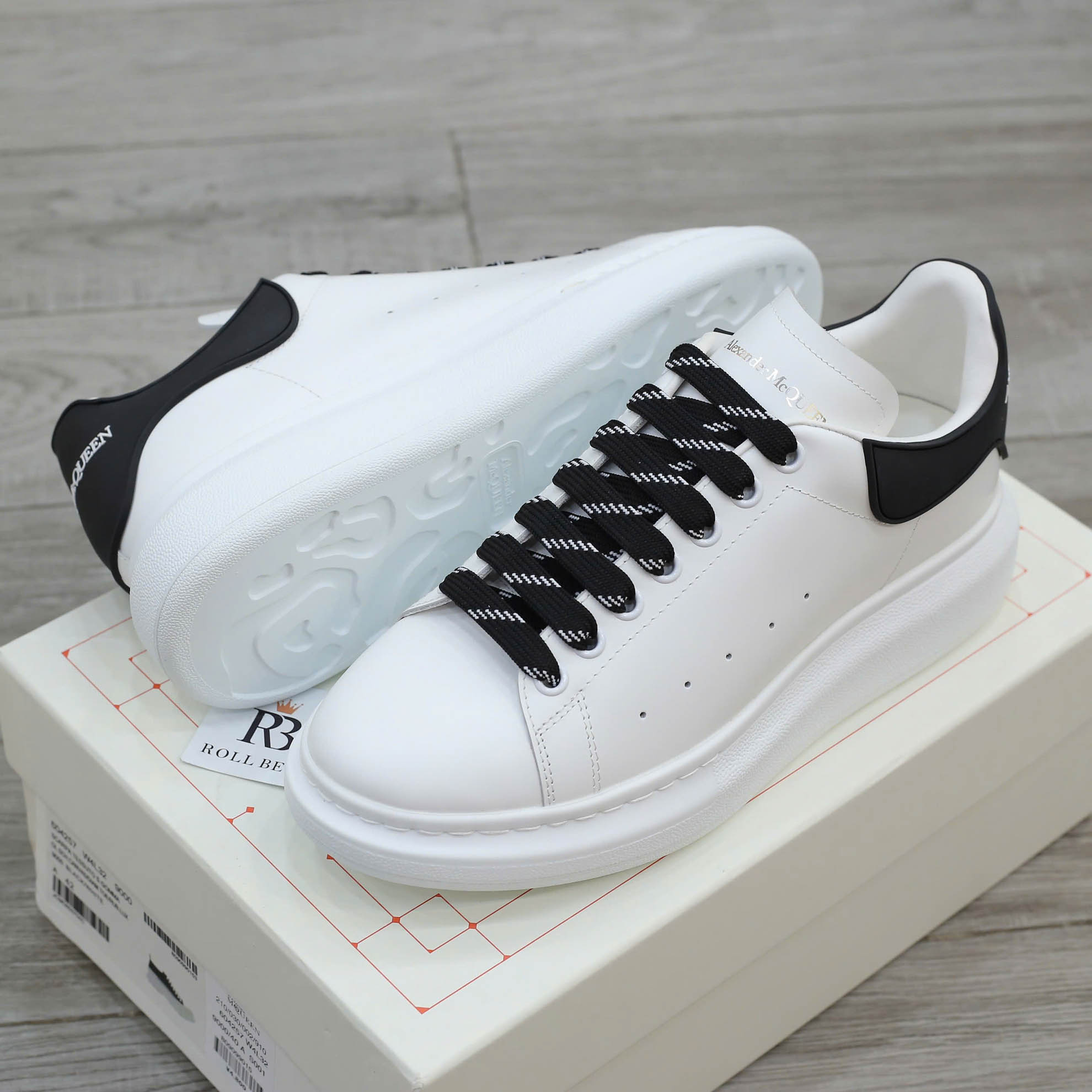 Giày Alexander Mcqueen Oversized Trắng Gót Chữ Trắng Nổi Best Quality