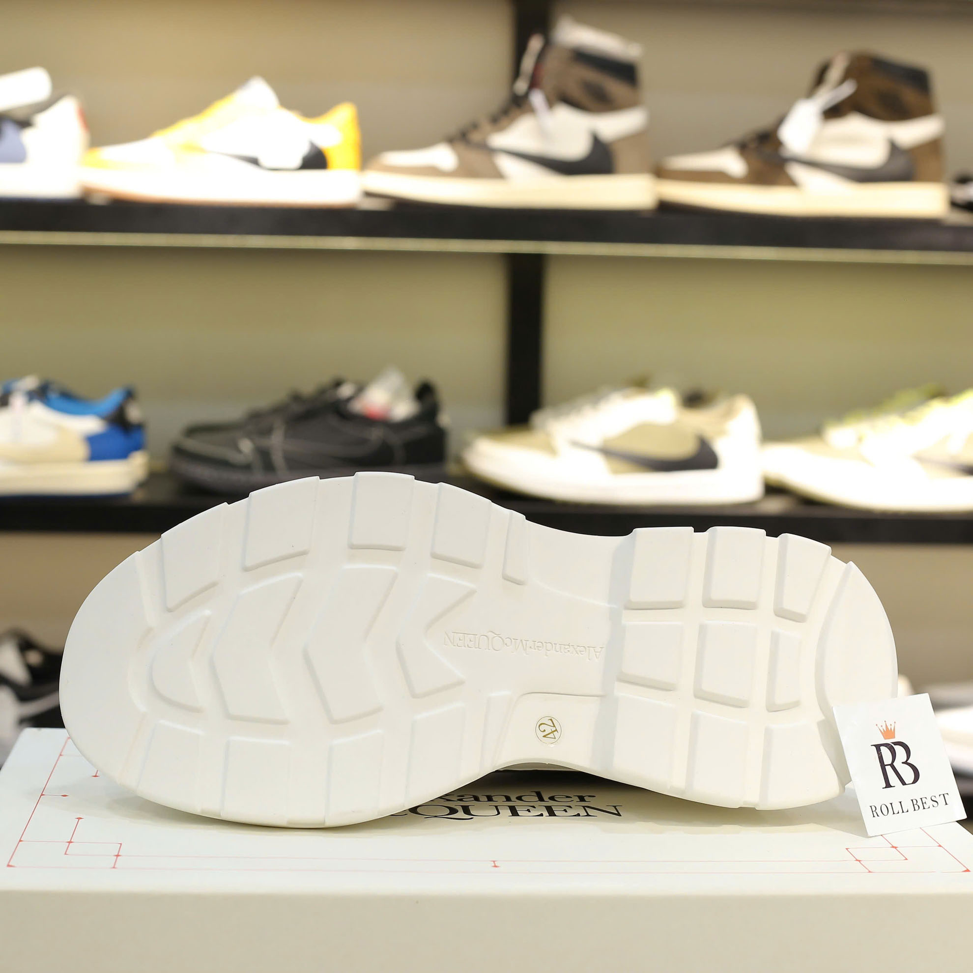 Giày Alexander McQueen Tread Slick Low Top Black/White Canvas Best Quality