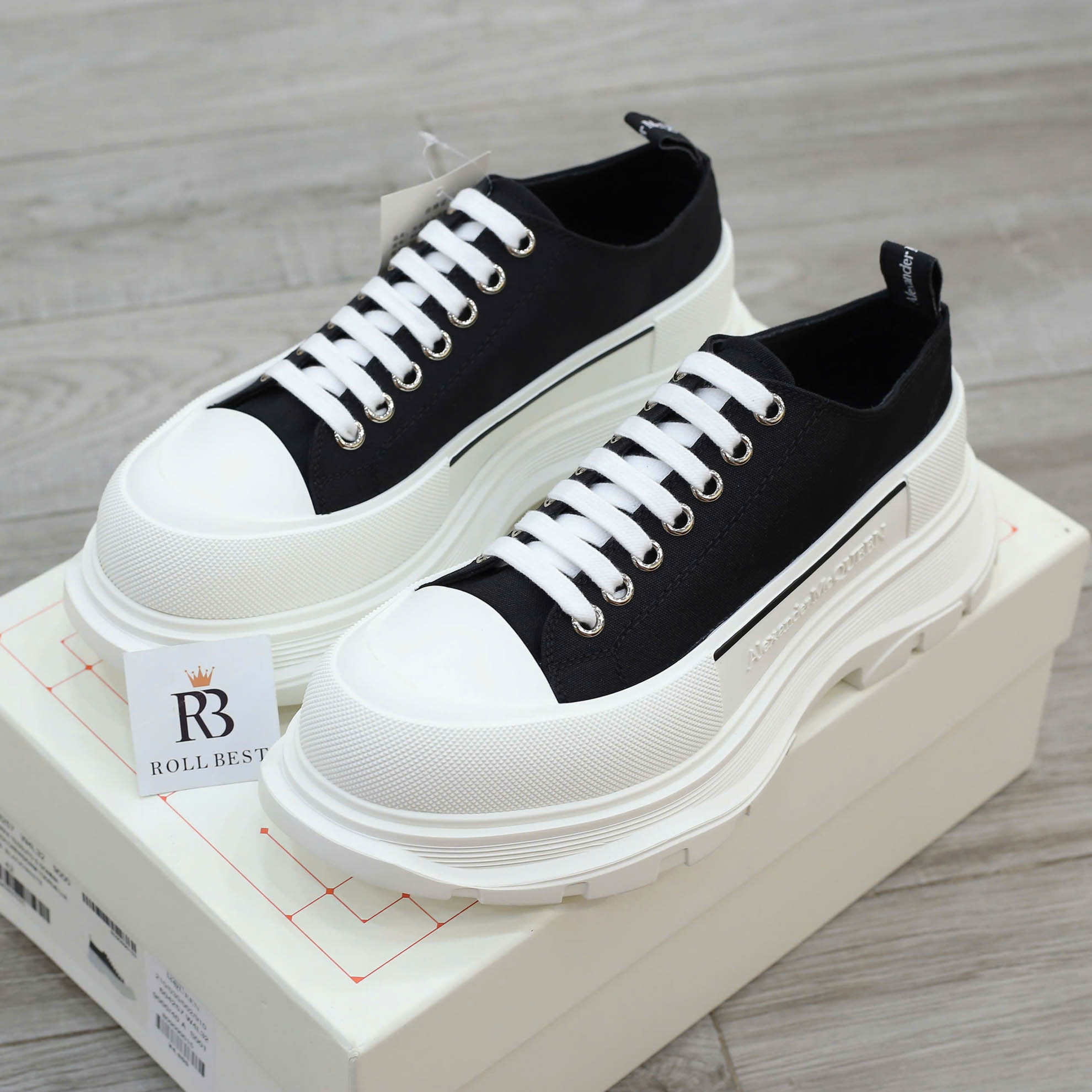 Giày Alexander McQueen Tread Slick Low Top Black/White Canvas Best Quality