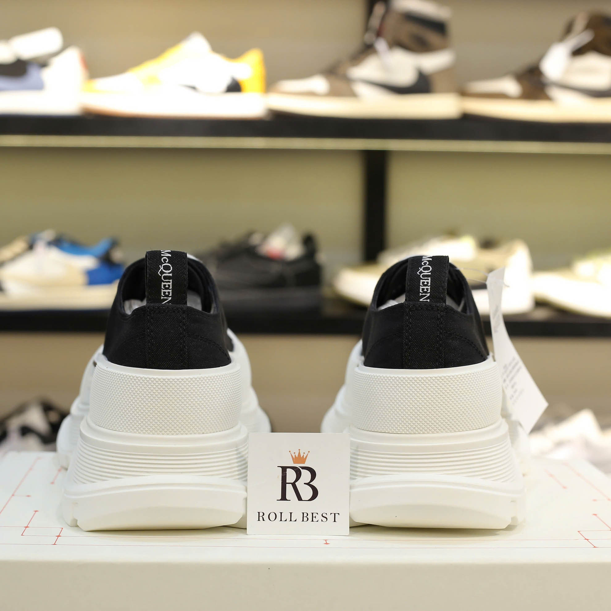 Giày Alexander McQueen Tread Slick Low Top Black/White Canvas Best Quality