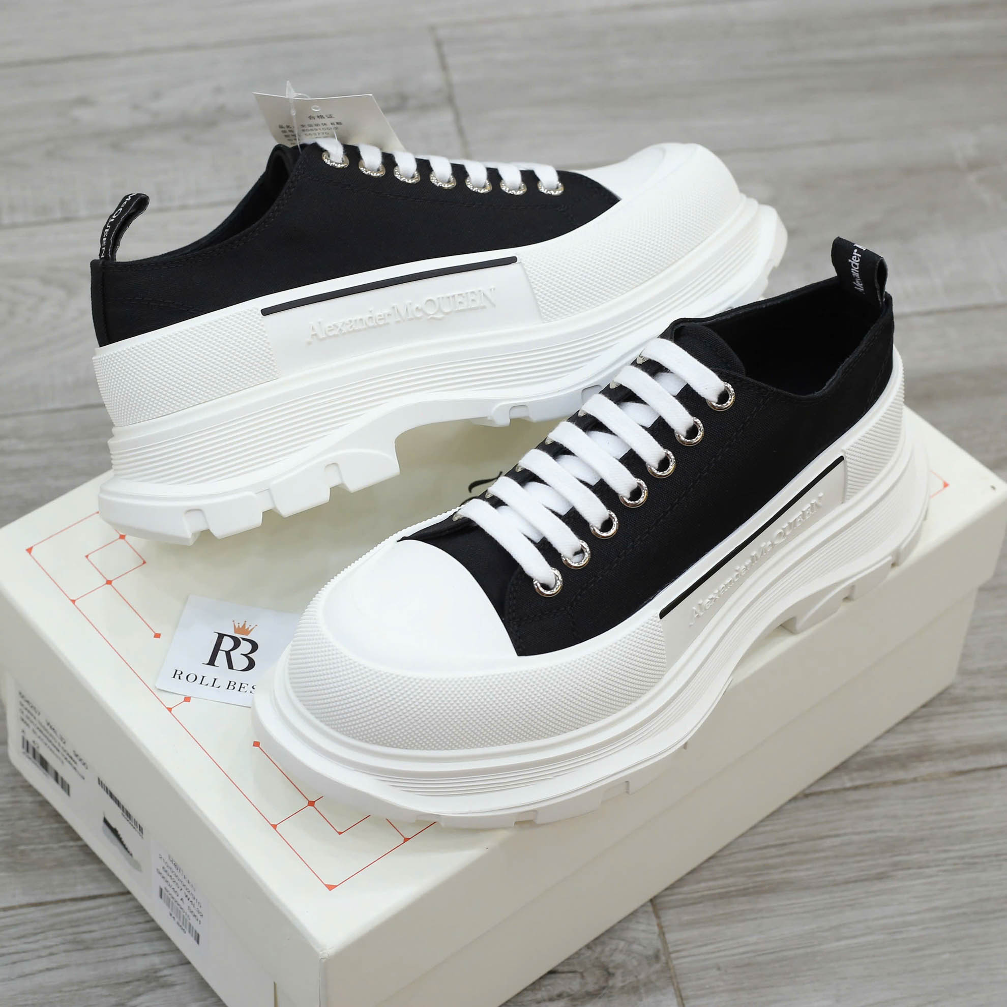 Giày Alexander McQueen Tread Slick Low Top Black/White Canvas Best Quality