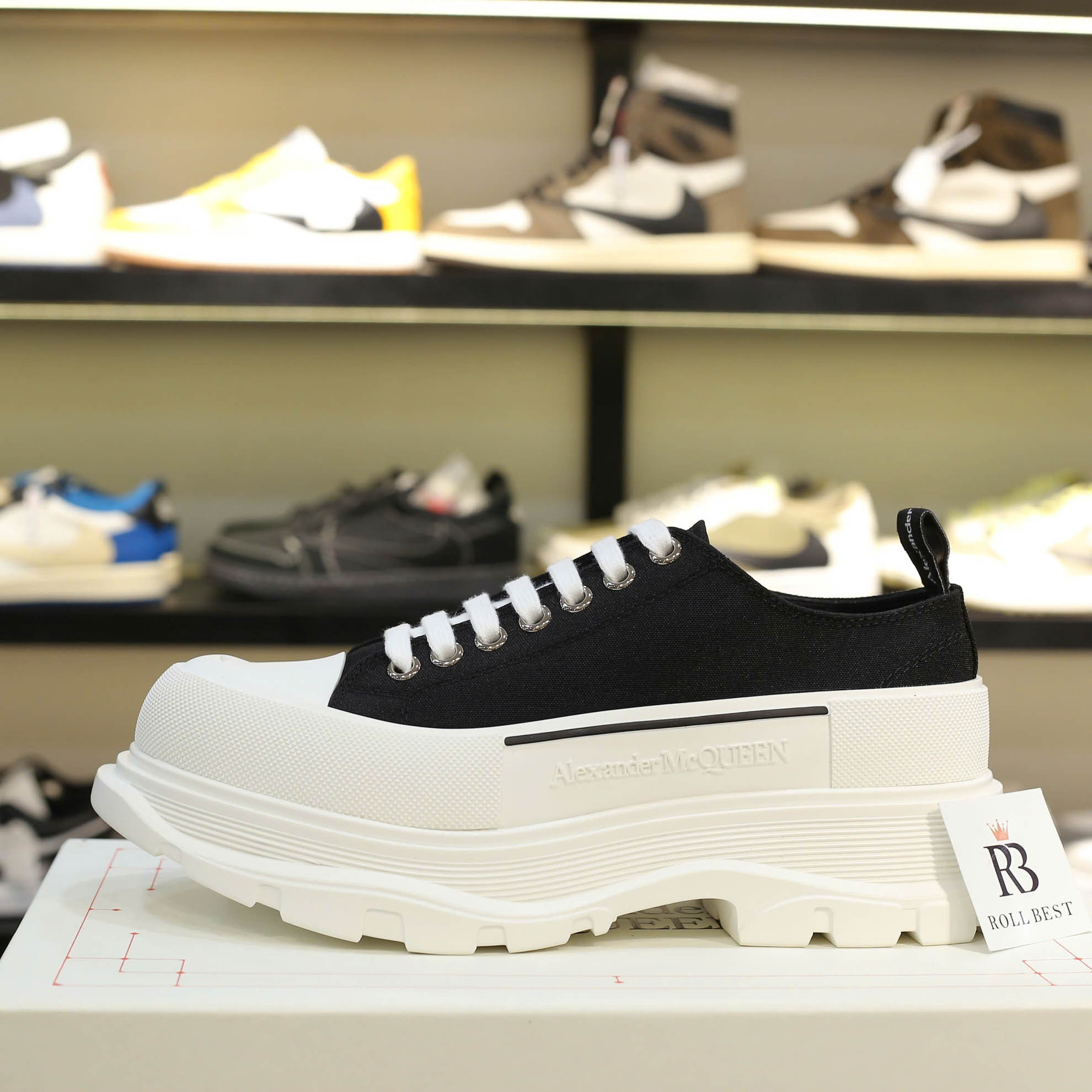 Giày Alexander McQueen Tread Slick Low Top Black/White Canvas Best Quality