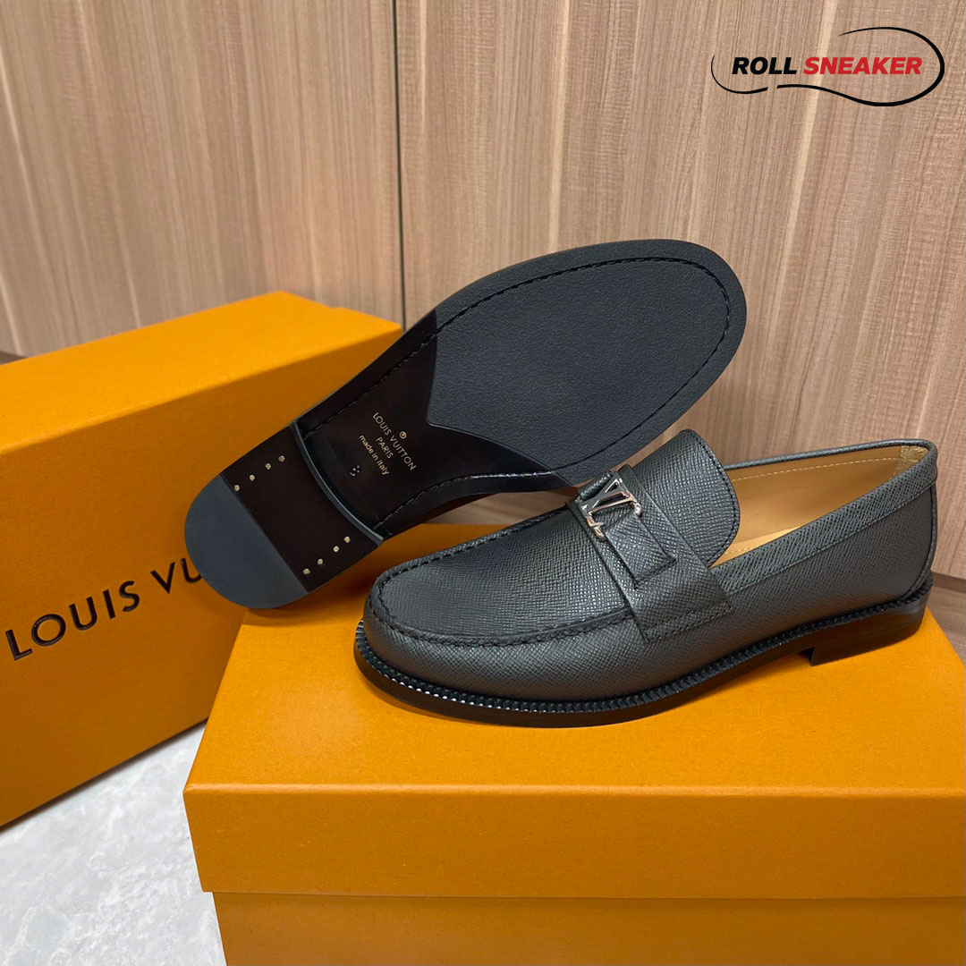 Giày Loafer Louis Vuitton Black Da Taiga Lót Nâu Logo LV Bạc