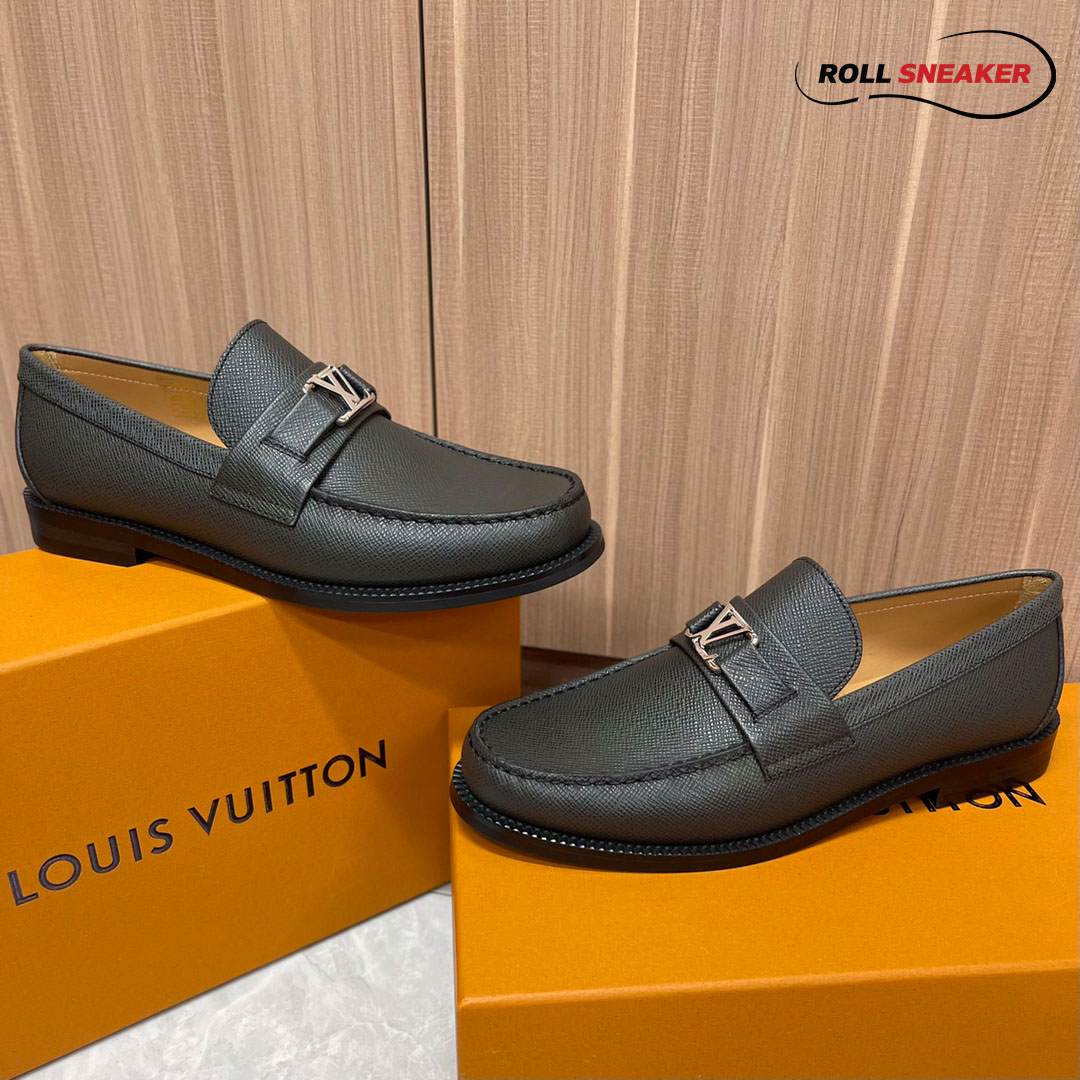 Giày Loafer Louis Vuitton Black Da Taiga Lót Nâu Logo LV Bạc