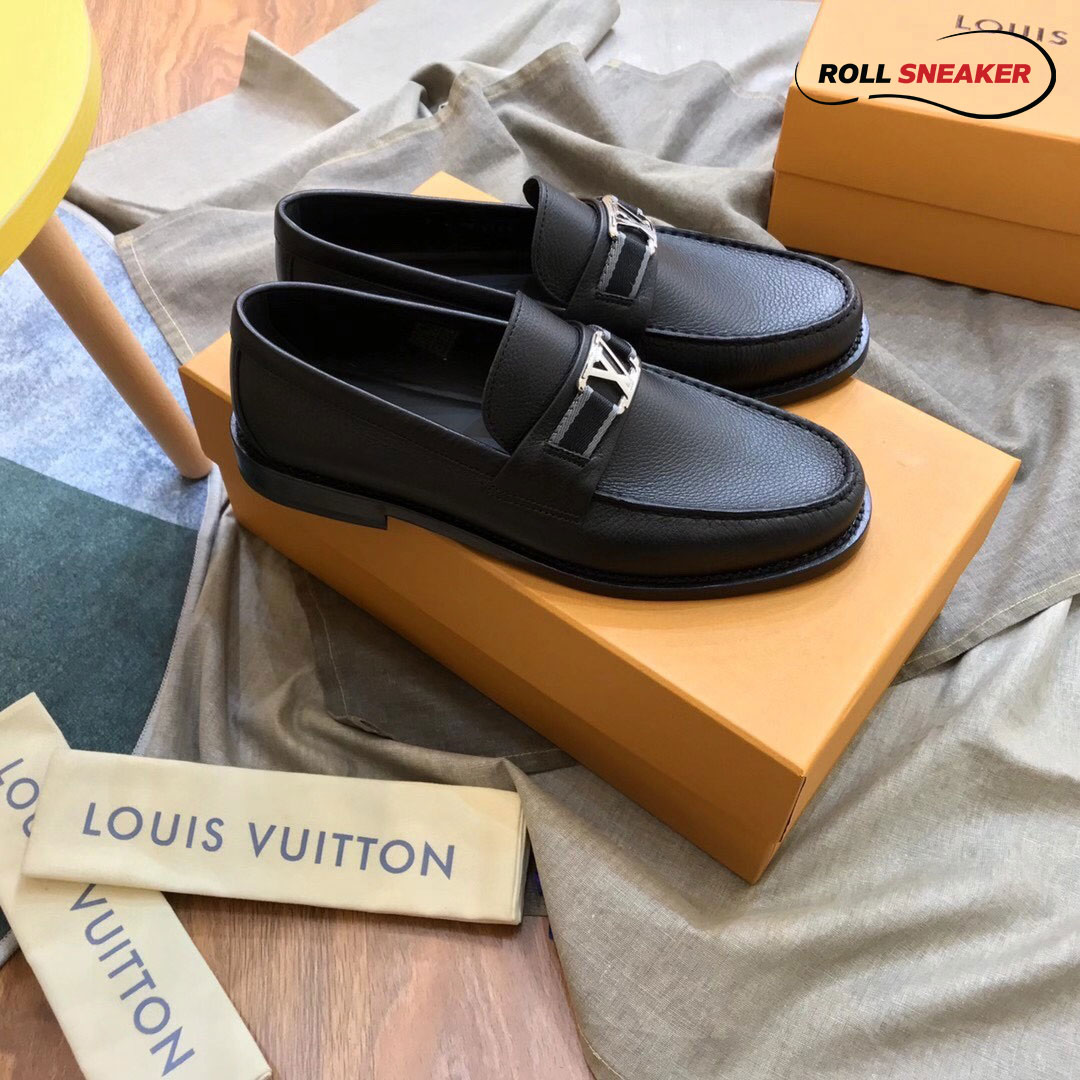 Giày Loafer Louis Vuitton Black Đen Da Bê Sần Logo LV Bạc