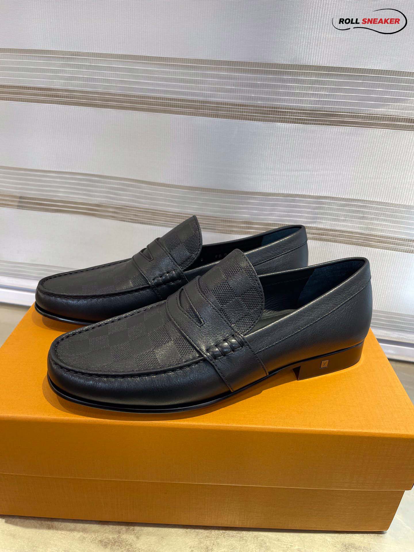Giày Loafer LV Black Da Bê họa tiết dập Damier Embossed Santiago
