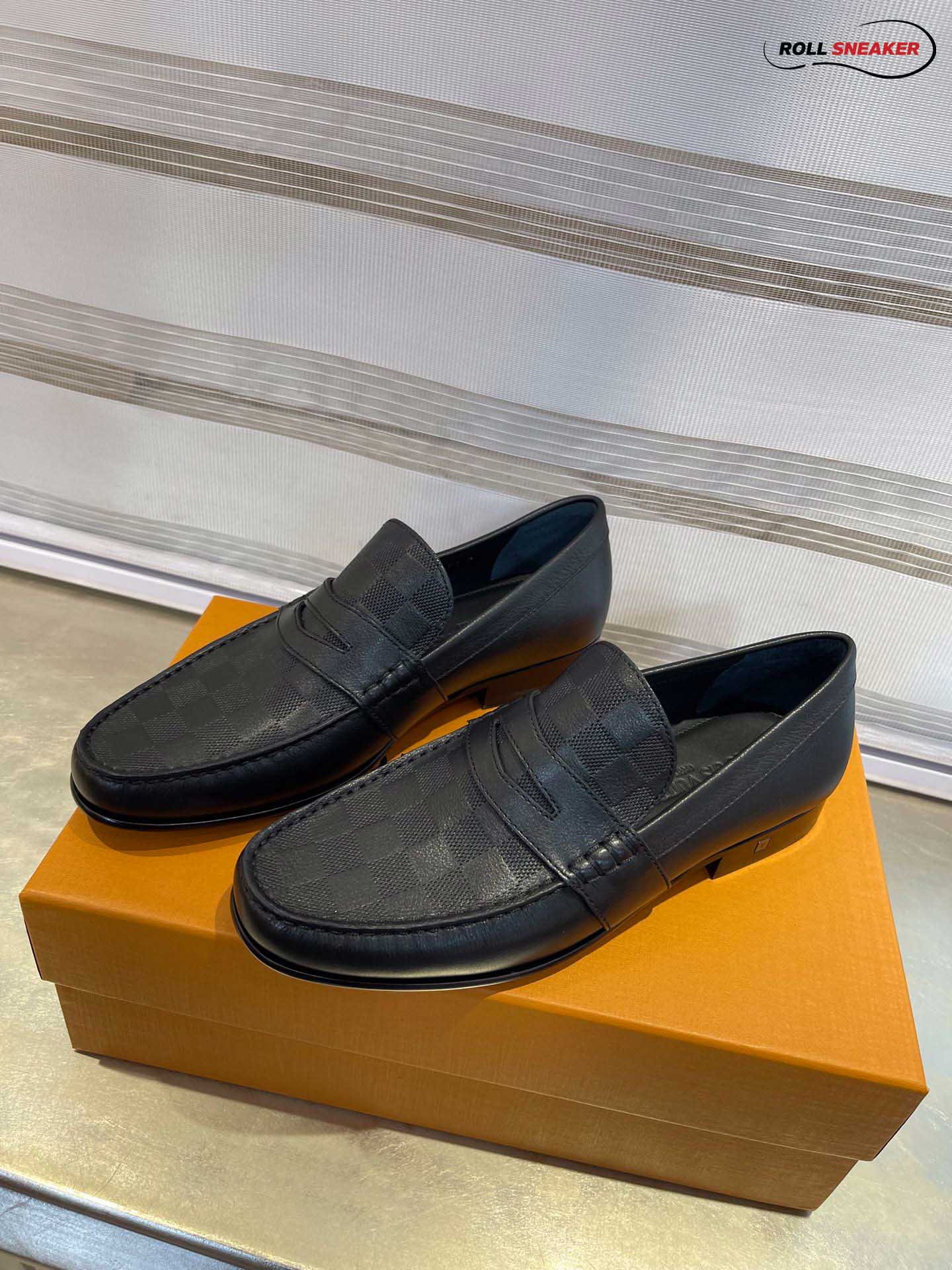 Giày Loafer LV Black Da Bê họa tiết dập Damier Embossed Santiago