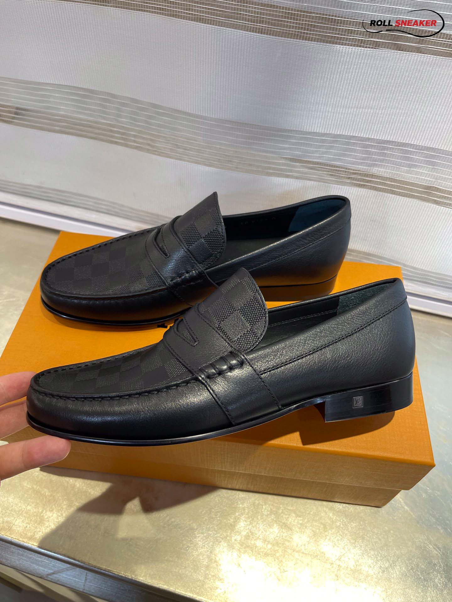 Giày Loafer LV Black Da Bê họa tiết dập Damier Embossed Santiago