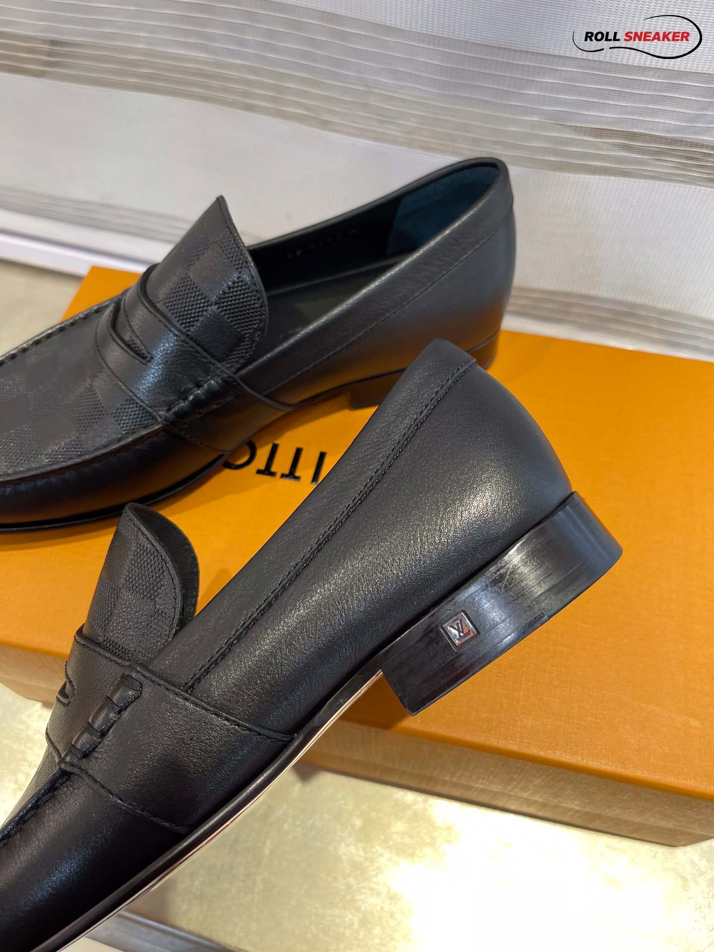 Giày Loafer LV Black Da Bê họa tiết dập Damier Embossed Santiago