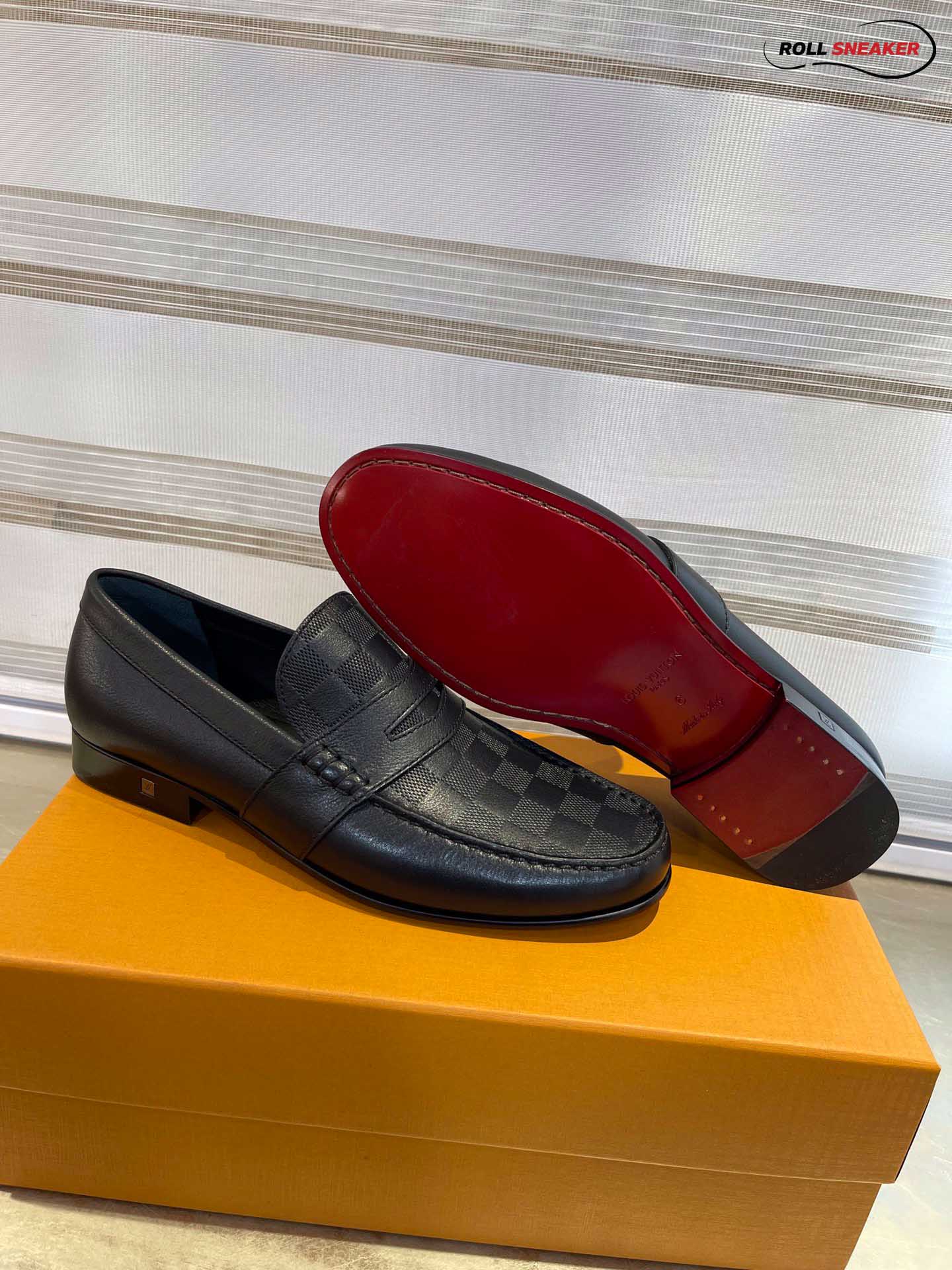 Giày Loafer LV Black Da Bê họa tiết dập Damier Embossed Santiago